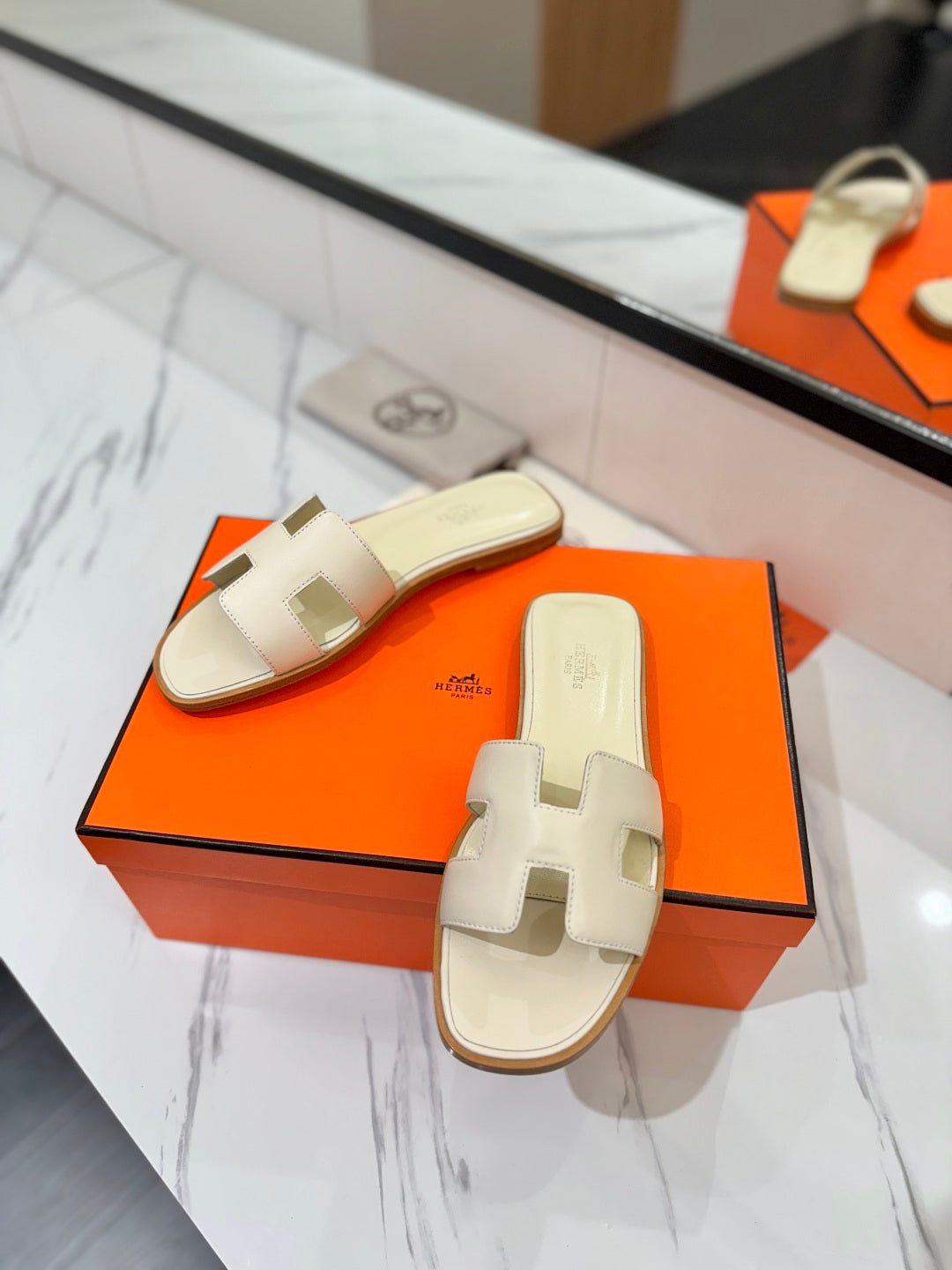 HM Oran Sandal Pearl Ivory Cowhide 294853
