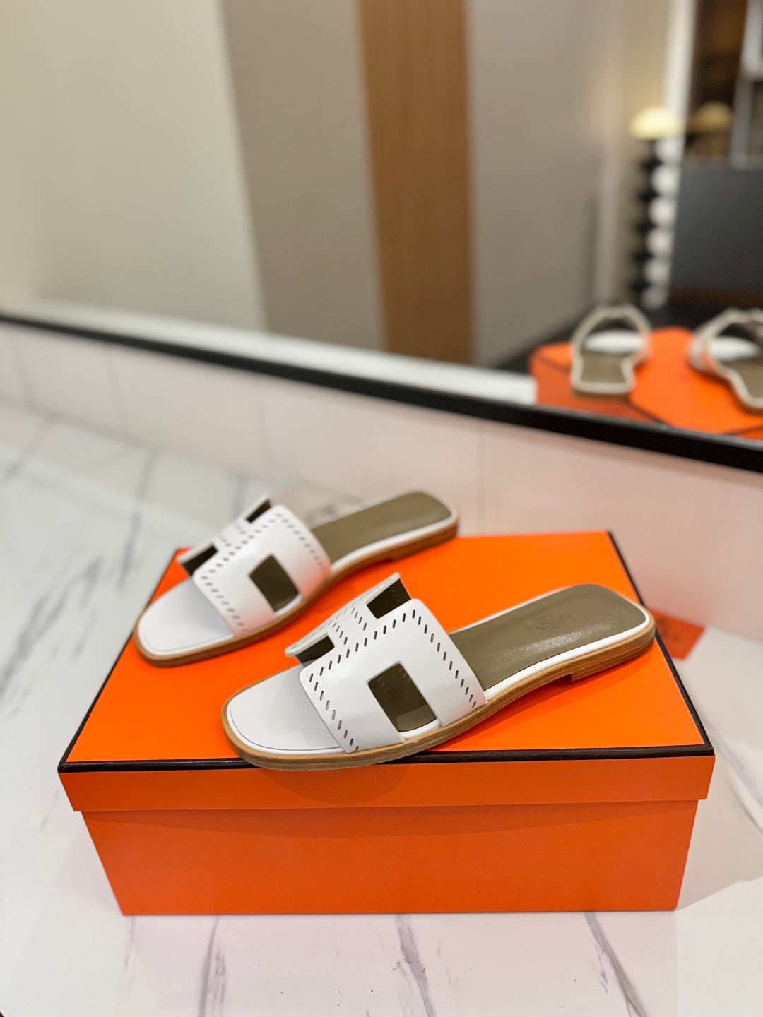 HM Oran Sandal White Perforate Cowhide 294876