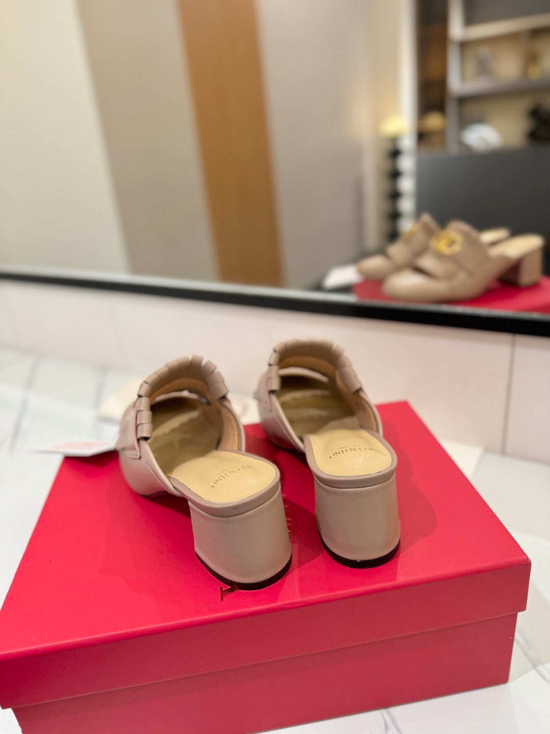 VT 2025 Signature Heeled Mule Pure Beige Calf Leather 295077