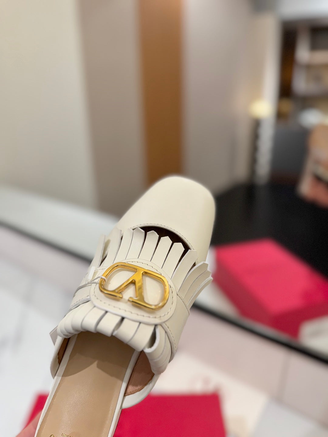 VT 2025 Signature Mule Ivory Calf Leather 295084