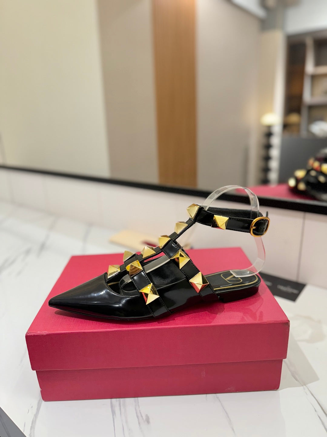 VT Rockstud Sandals Flat Black Gold Cowhide