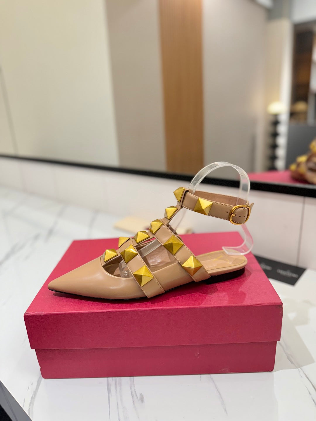 VT Rockstud Sandals Flat Nude Gold Cowhide