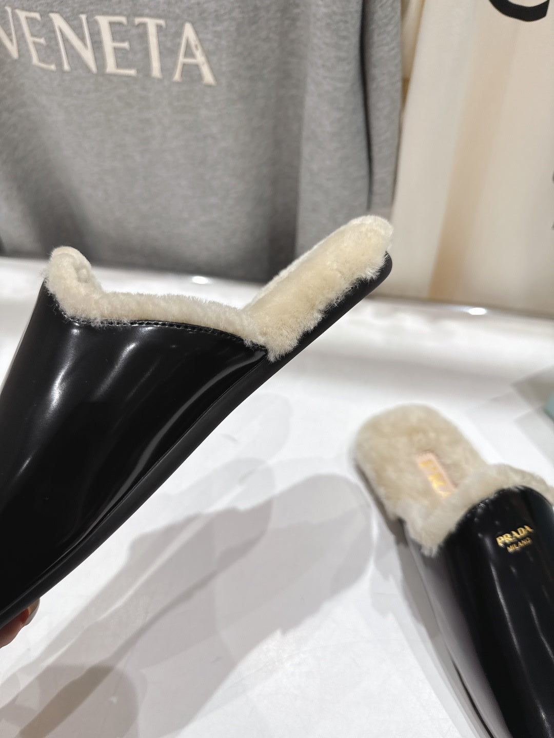 Prada 25s Furry Slippers Black Patent Sheepskin And Wool 535490