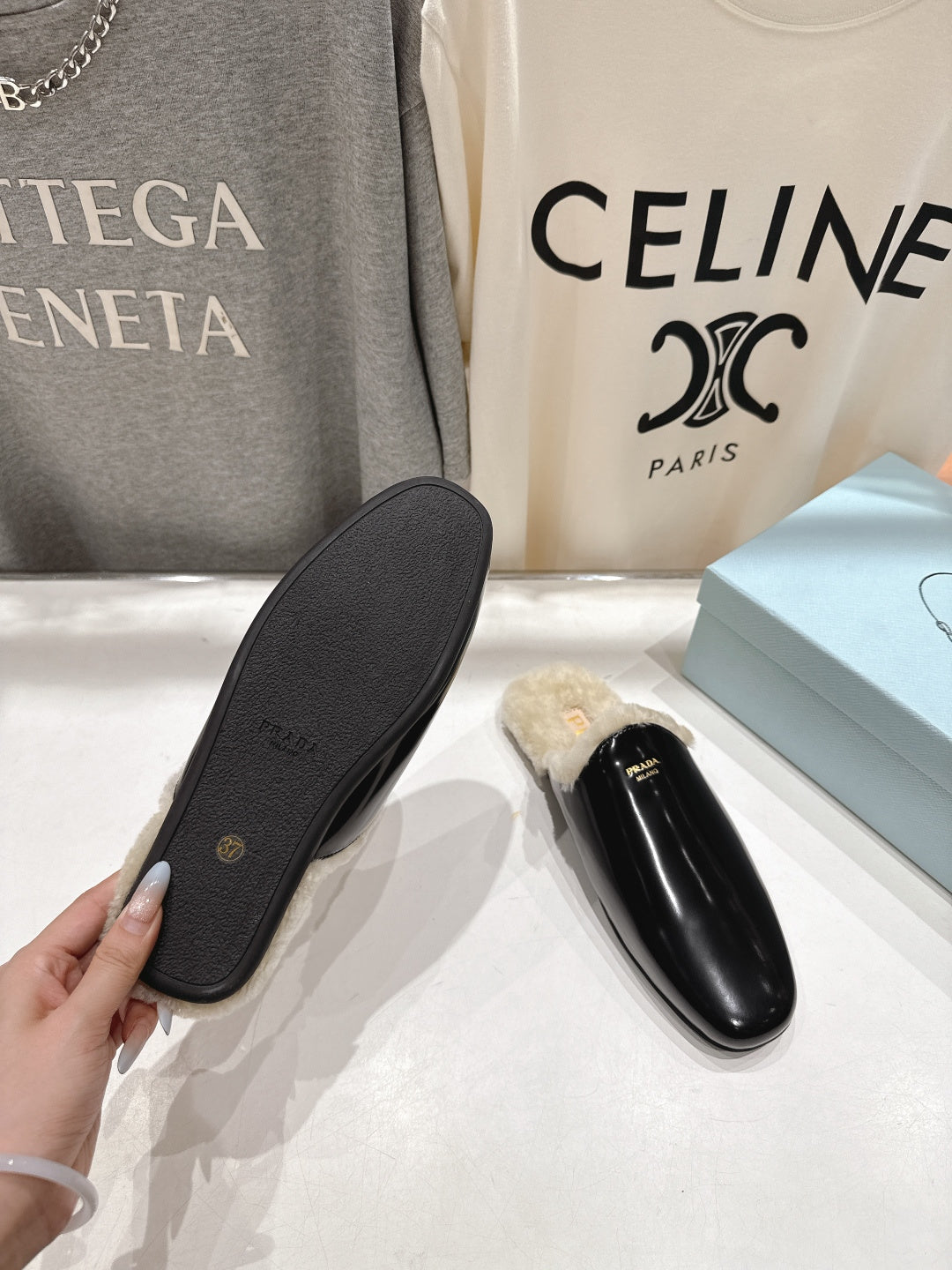 Prada 25s Furry Slippers Black Patent Sheepskin And Wool 535490