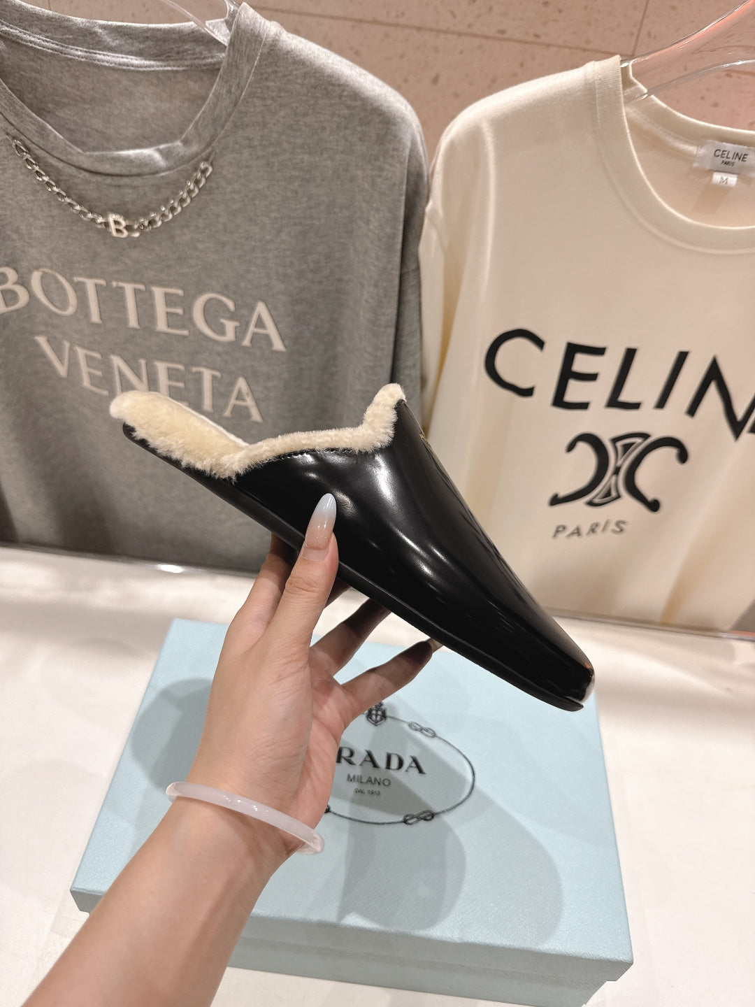 Prada 25s Furry Slippers Black Patent Sheepskin And Wool 535490