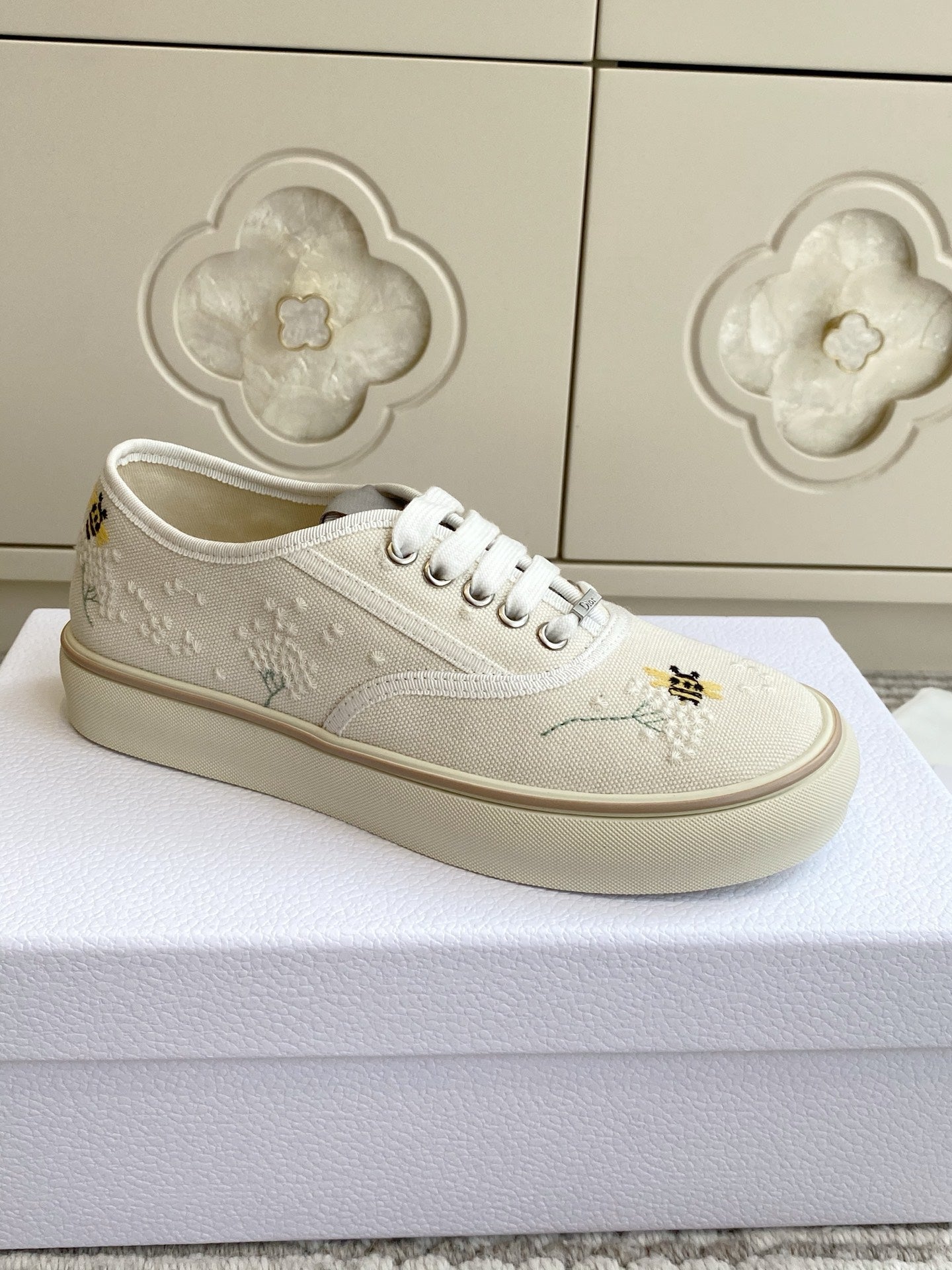 Dior 2026 Embroidered Sneakers Canvas 933295
