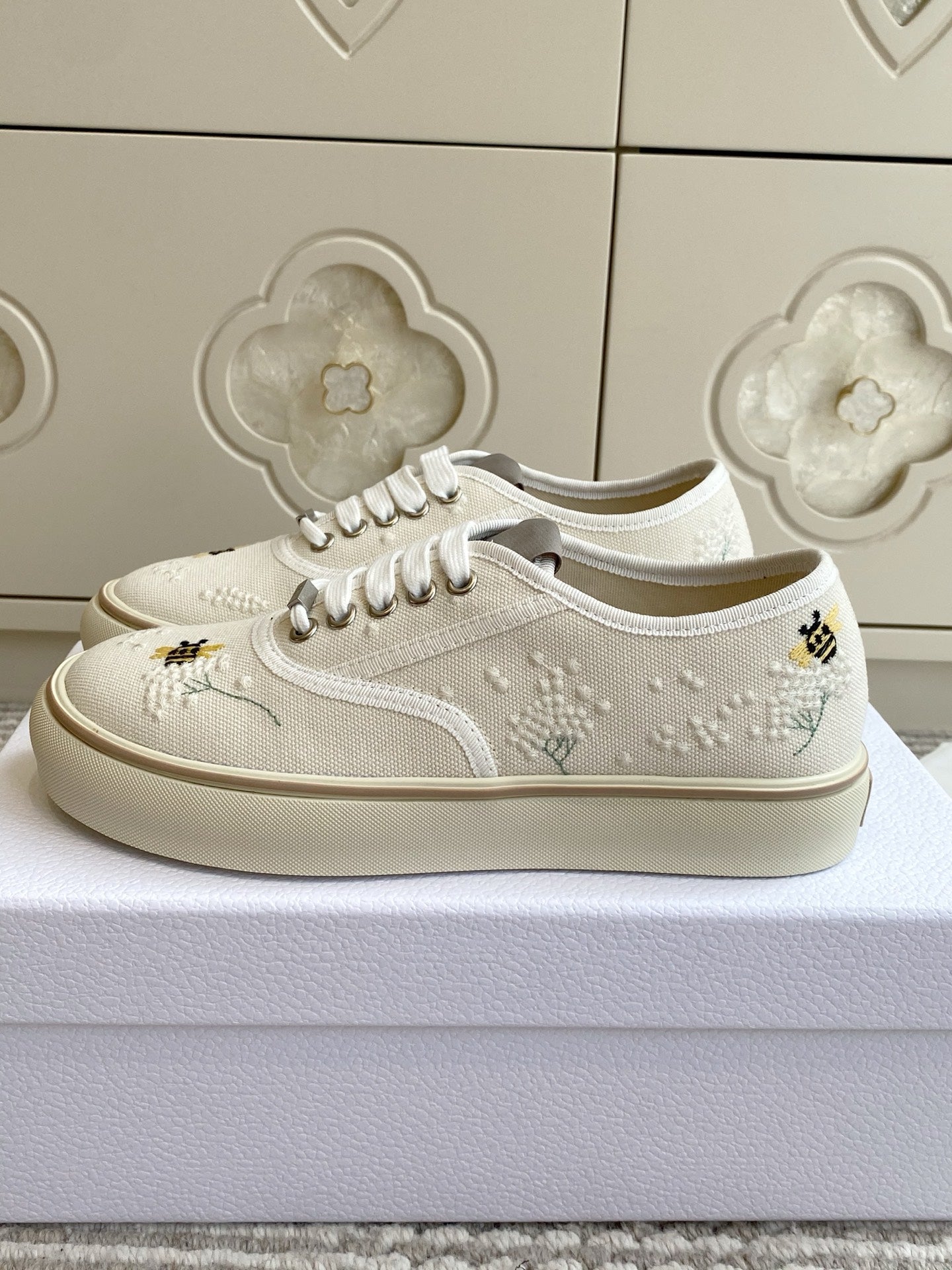 Dior 2026 Embroidered Sneakers Canvas 933295
