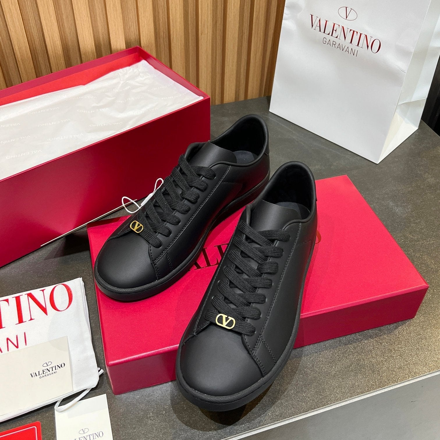 VT 25S  Casual Sneakers Black Cowhide 563092