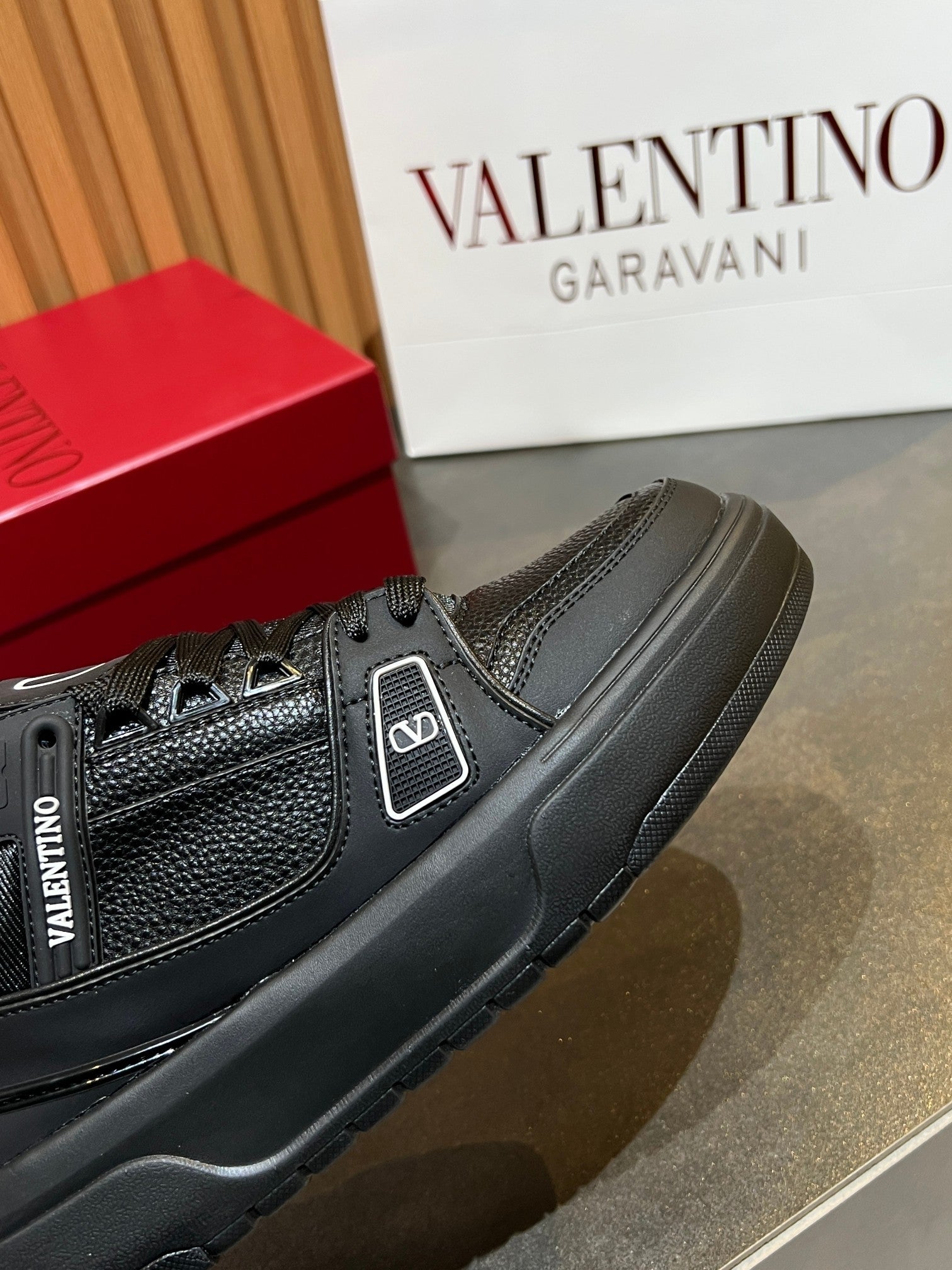 VT 25S Couple Sneakers Black Calfskin 563123