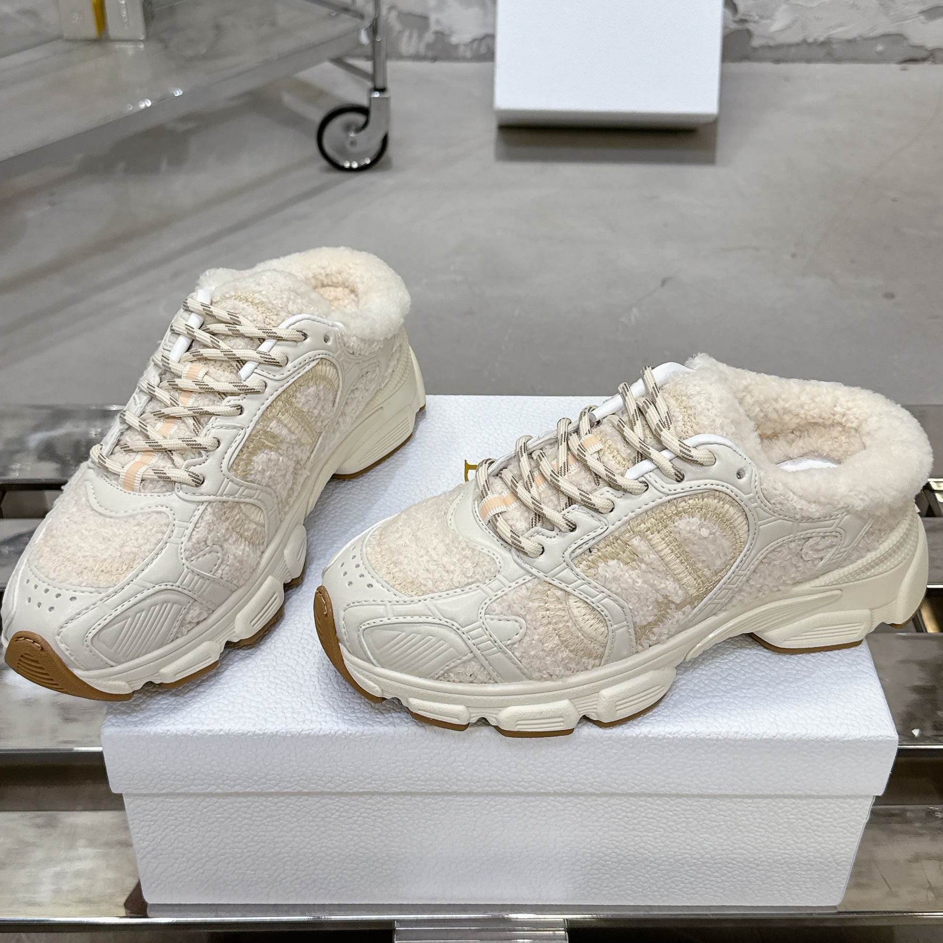 Dior 25 Chrono Sneakers Light Beige Fur Calfskin 530323