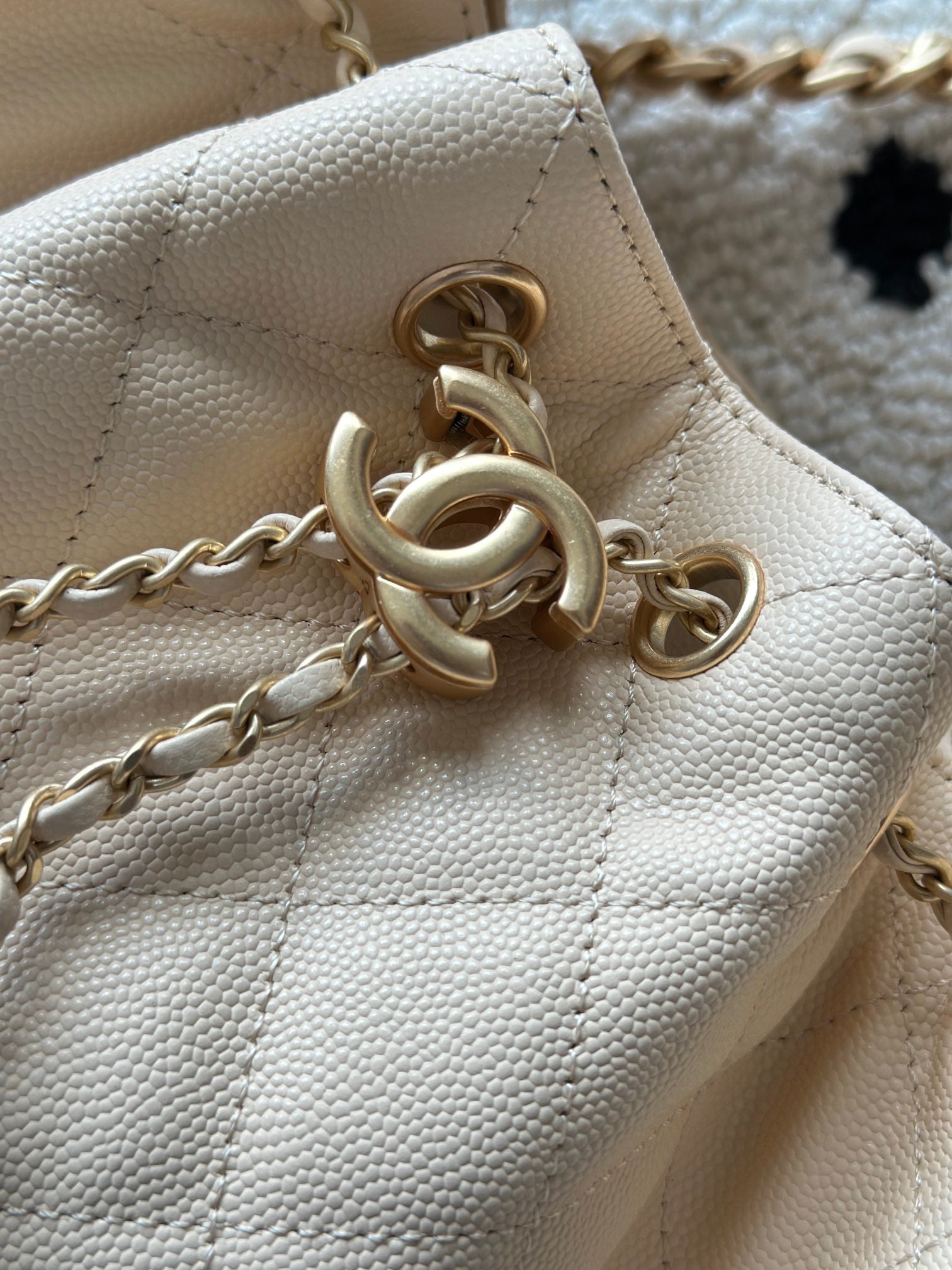 Chanel 25 Hobo Bag 22cm White Calfskin 286182
