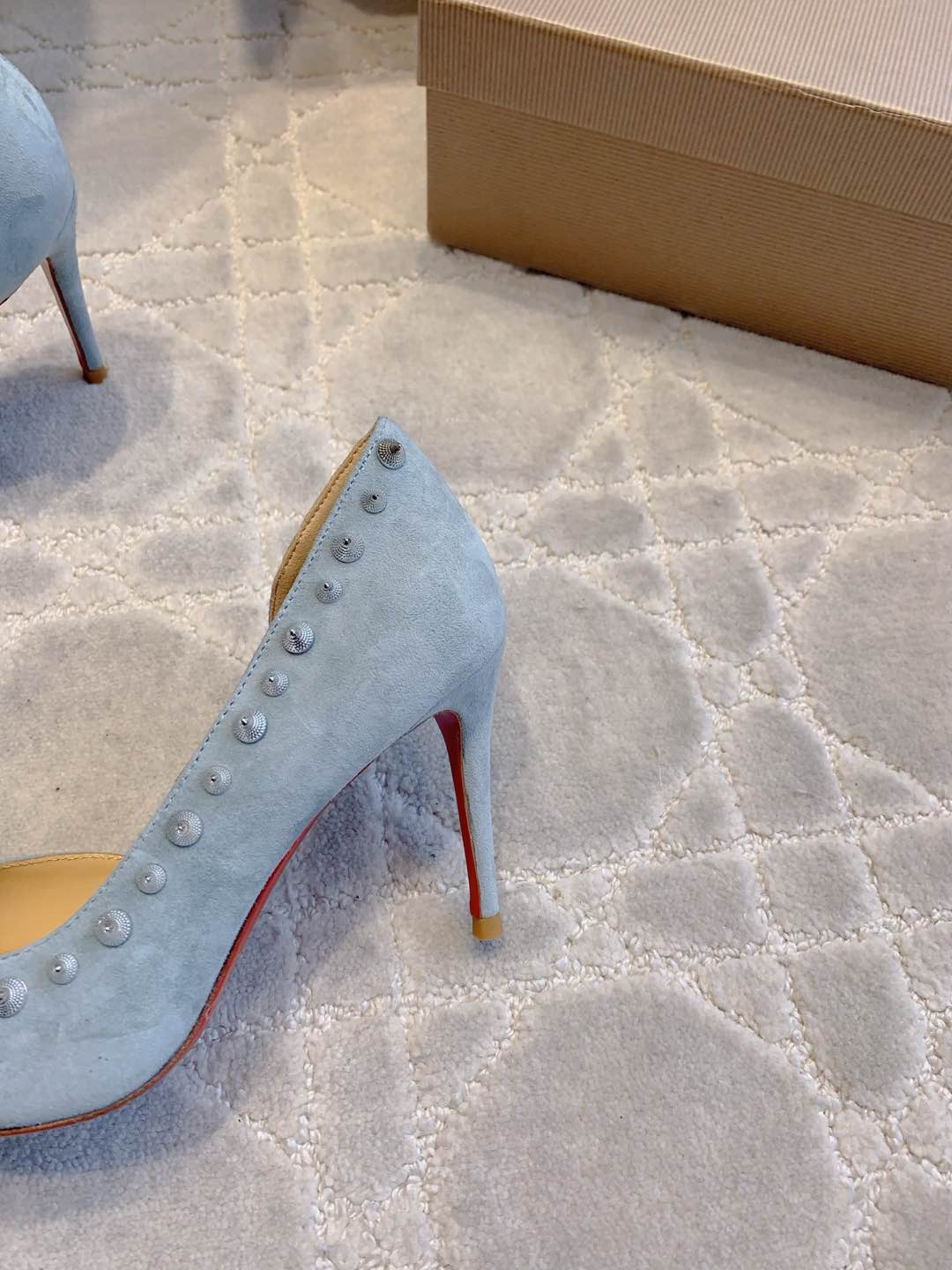 CL  Irishell 85 Studded d'Orsay Pumps Light Sky Blue Suede 177128