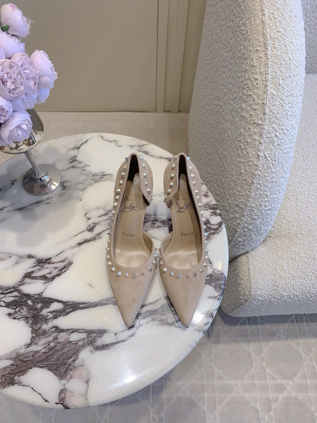 CL  Irishell 85 Studded d'Orsay Pumps Cream Suede 177131