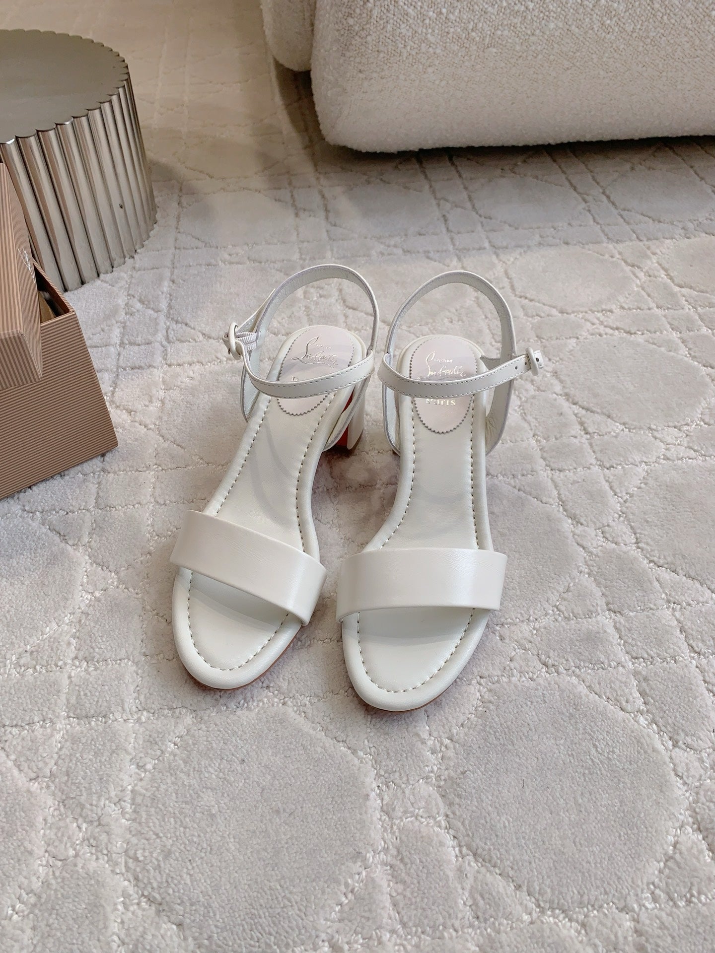 CL Simple Sandals White Sheepskin 328457