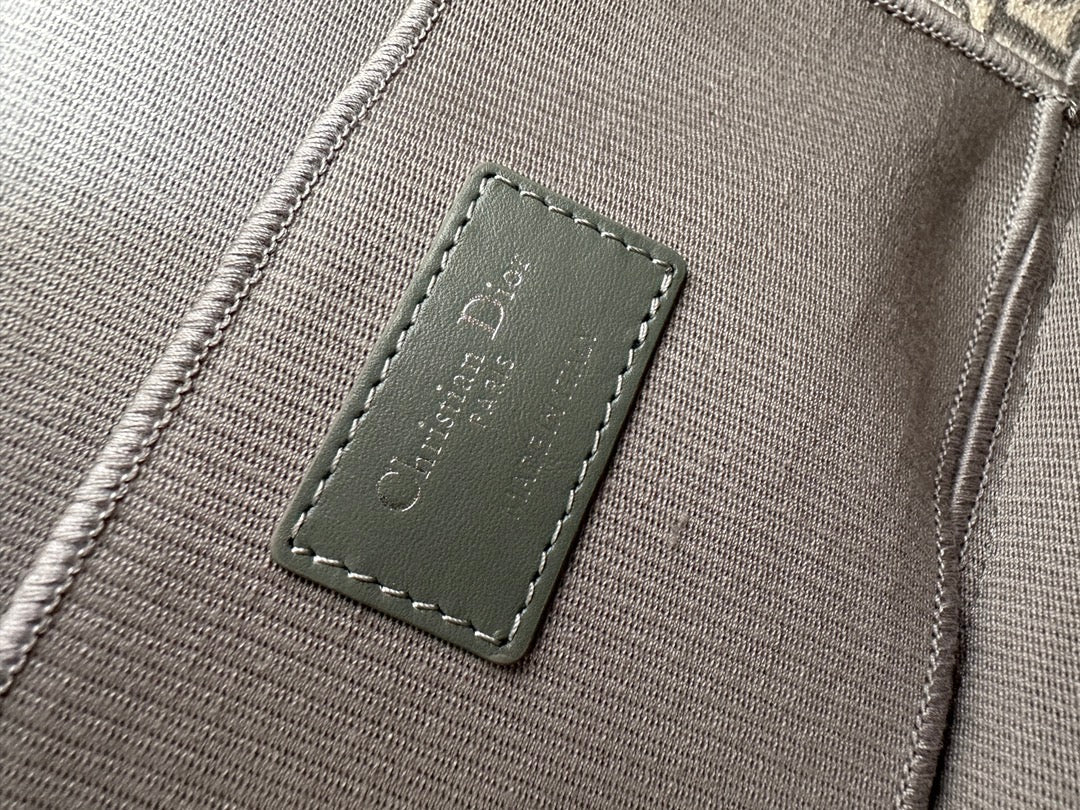 diortravel vanity 25 grey oblique embroidery