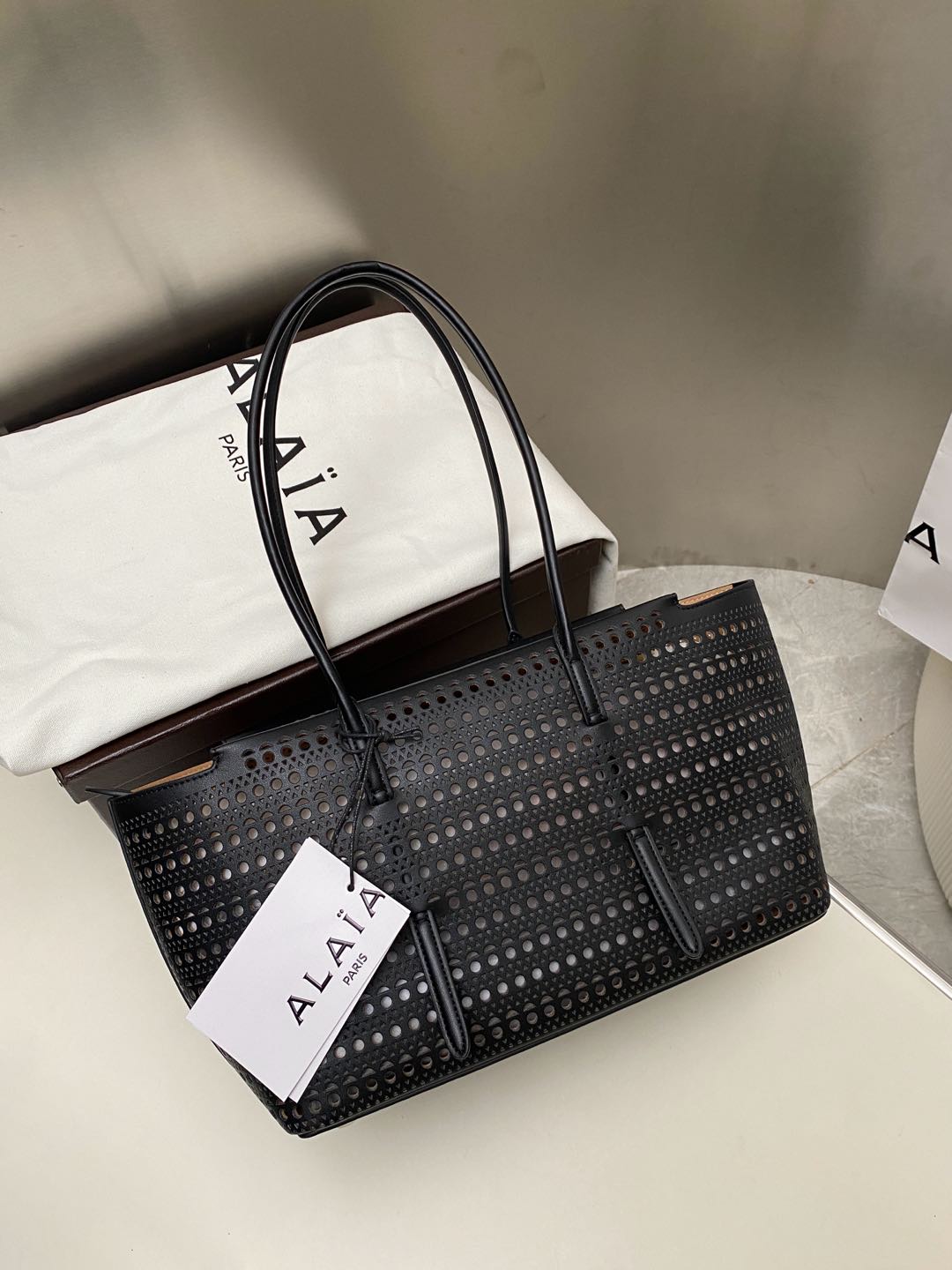 Alaia NEO MINA 32 BAG BLACK CALFSKIN 243010