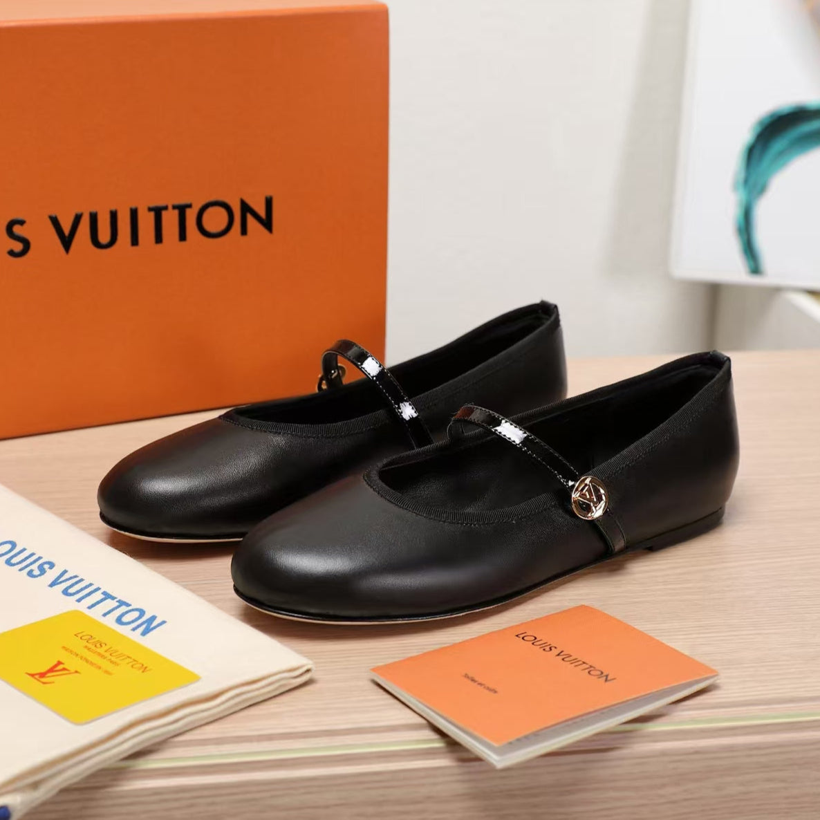 LV 25C Romy Flat Black Sheepskin 218304