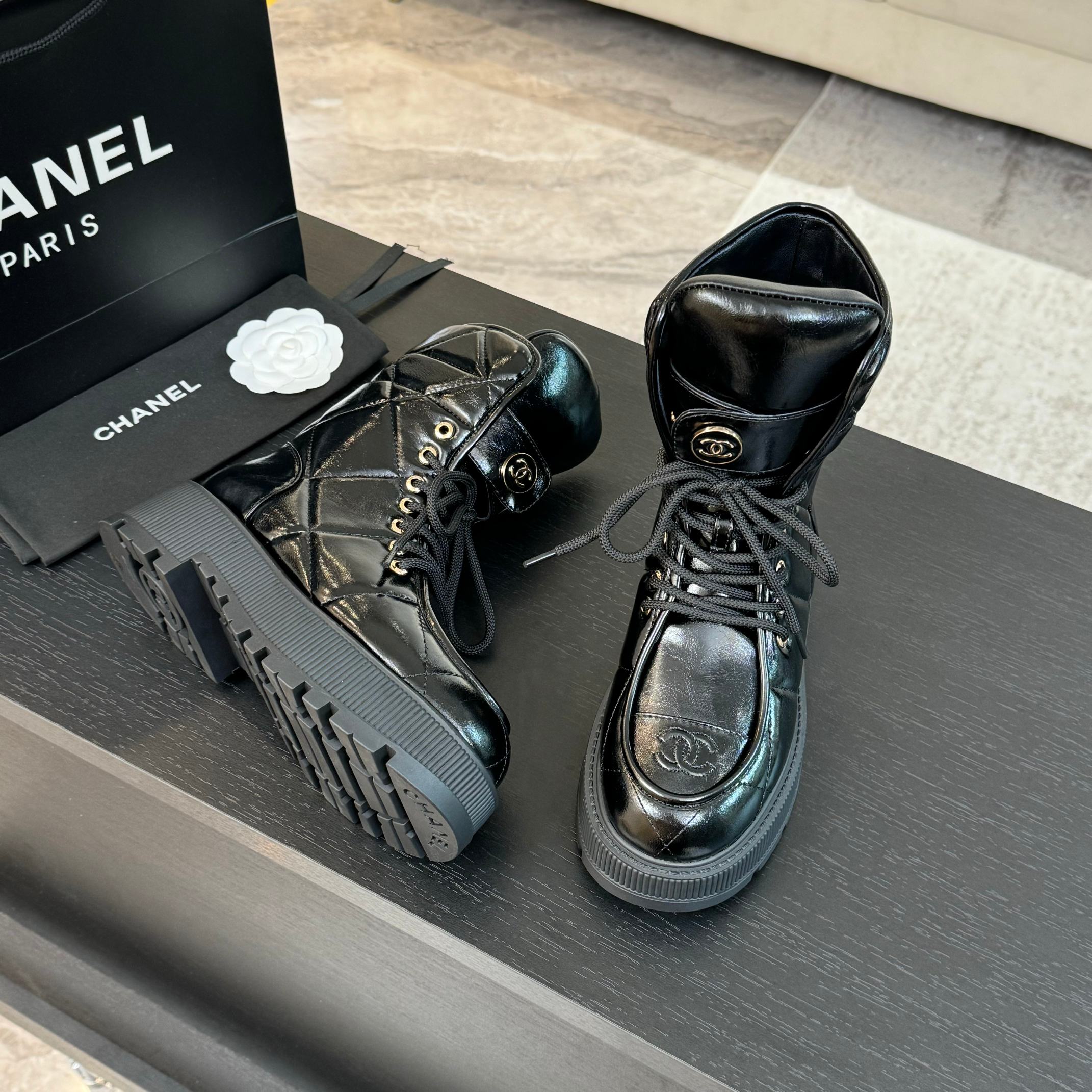 CC Short Boots Glossy Black Quilted Cowhide