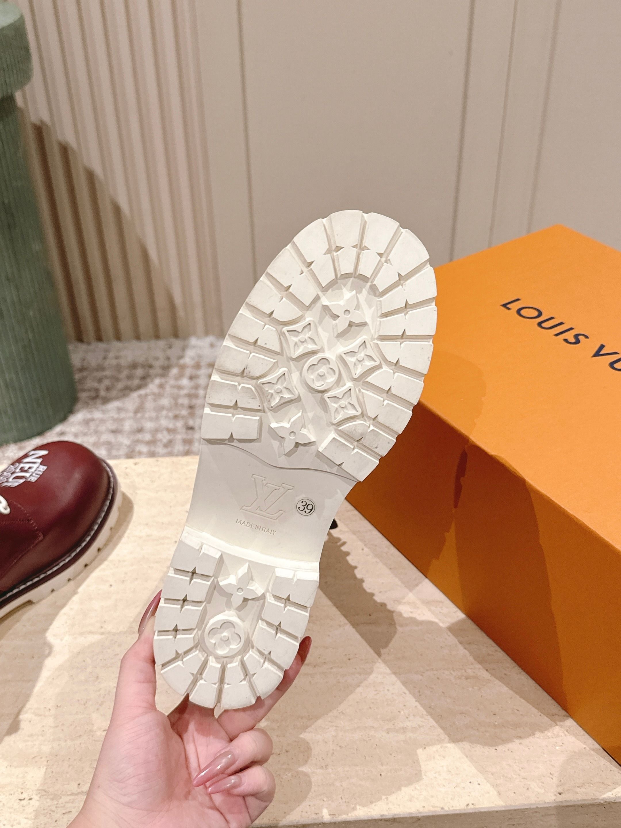 LV 25 Short Boots Burgundy Cowhide 576919