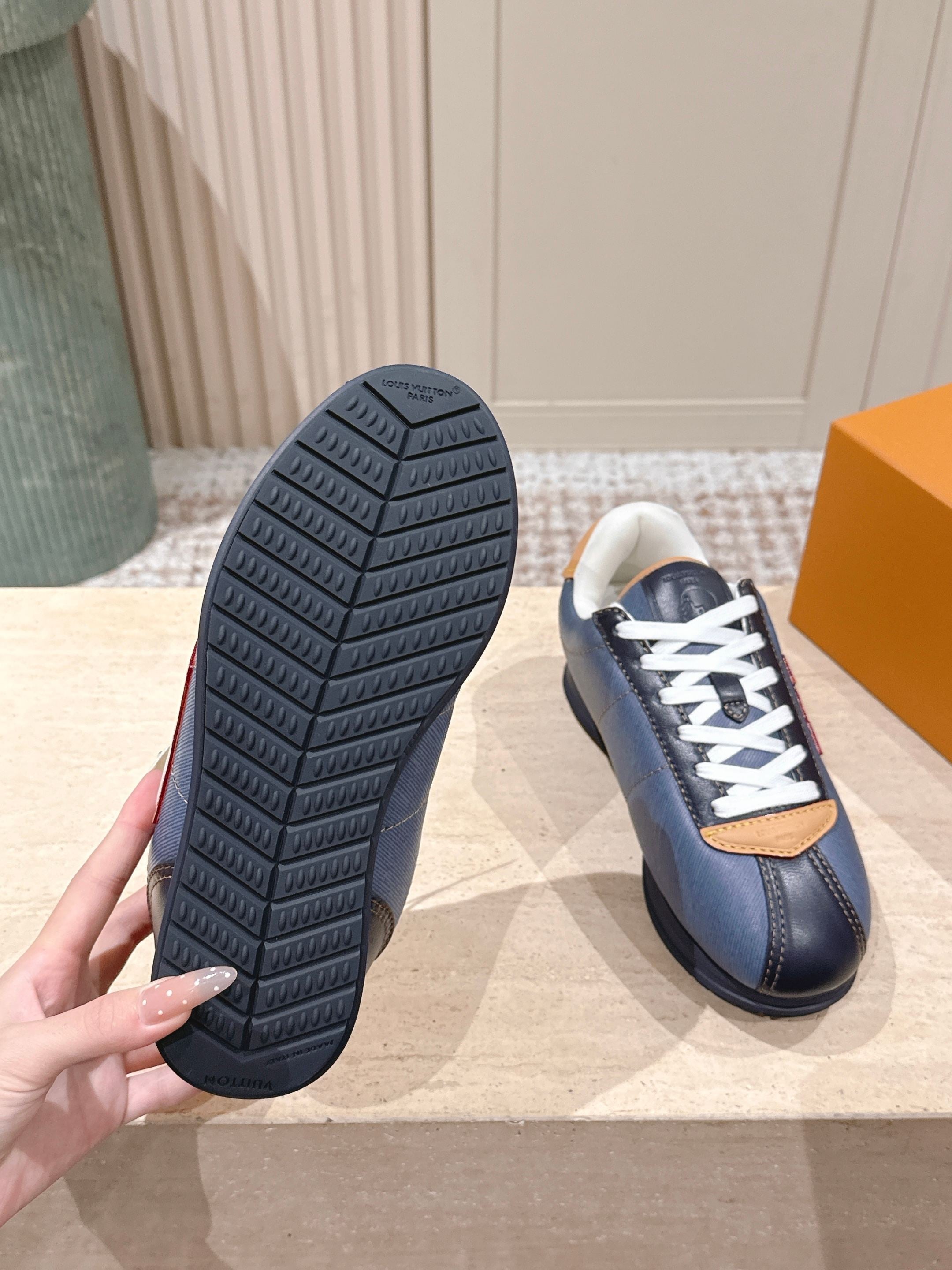 LV 25 Buttersoft Sneakers Dark Blue Calfskin 576985