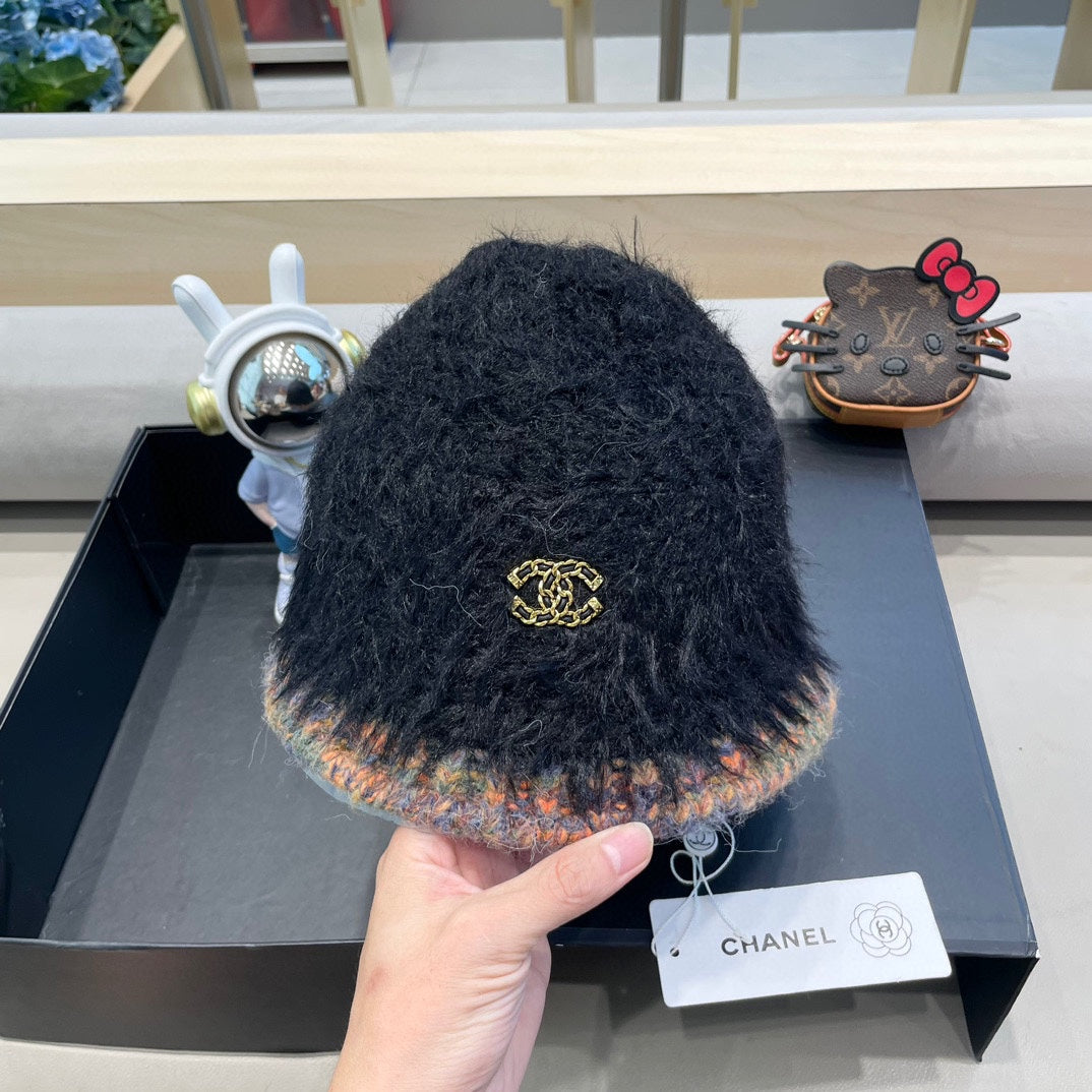 BUCKET HAT IN BLACK LAMB FUR 419466