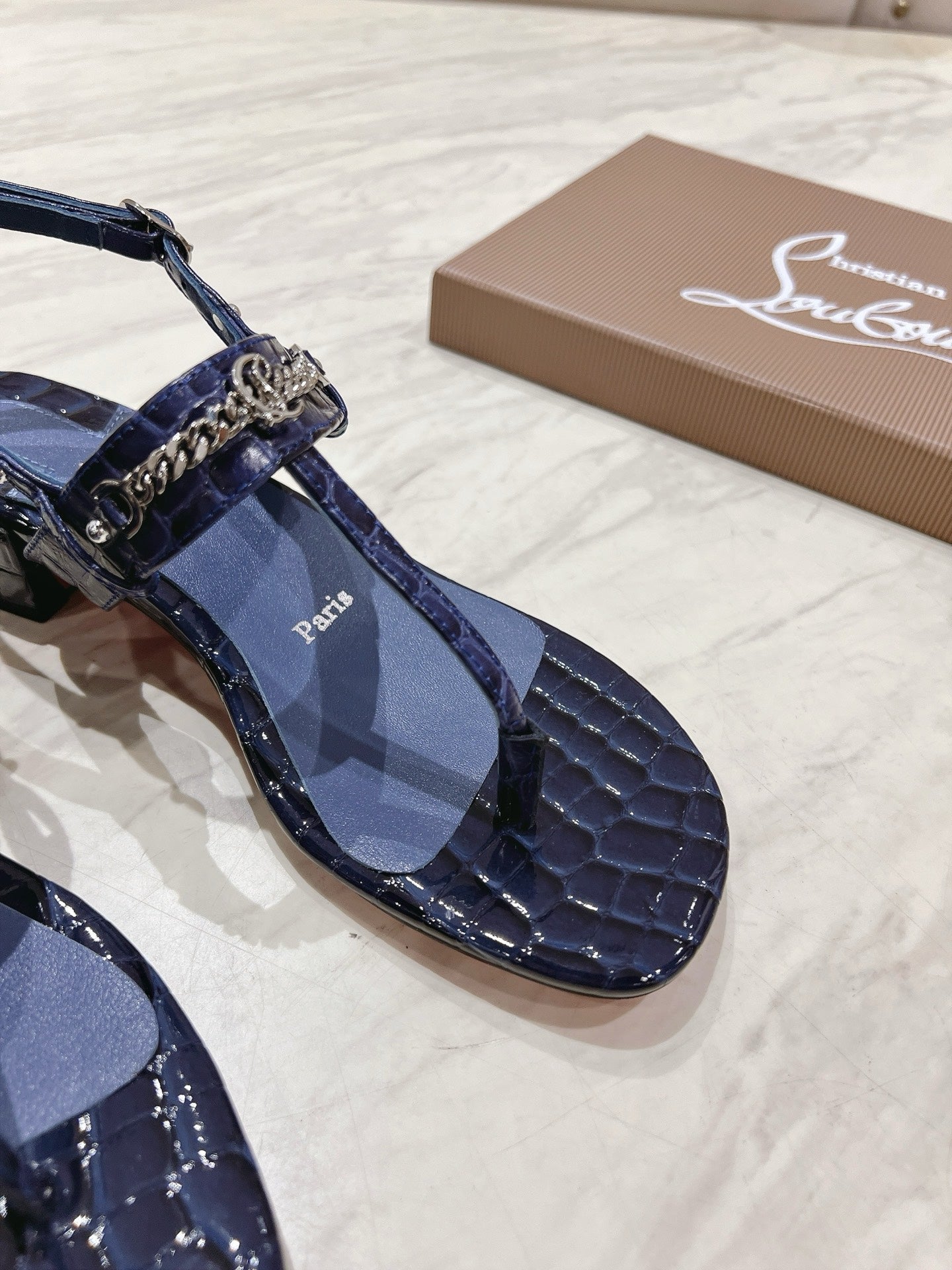 CL 25 Thong Sandal Calfskin 240498