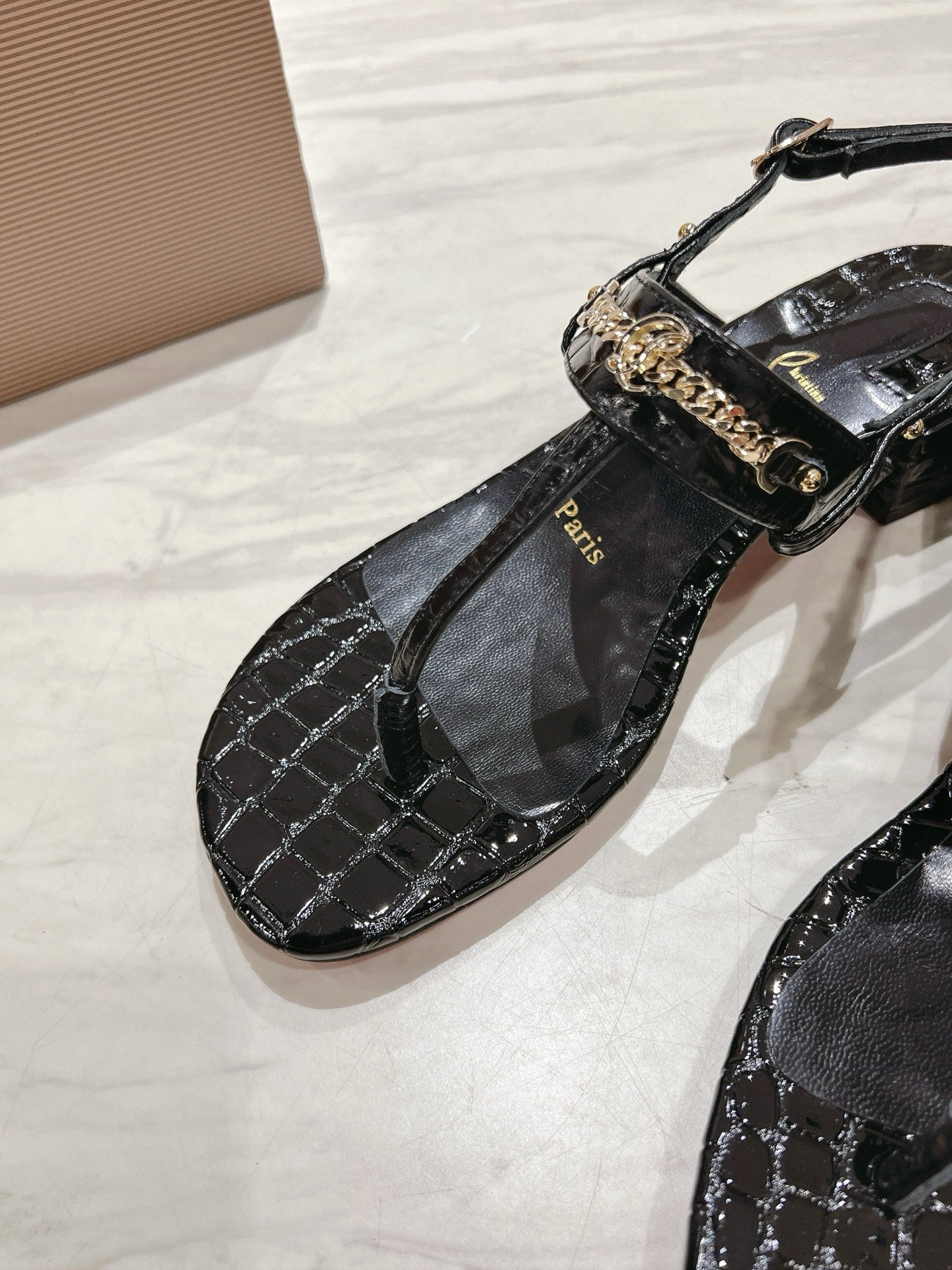 CL 25 Thong Sandal Calfskin 240498