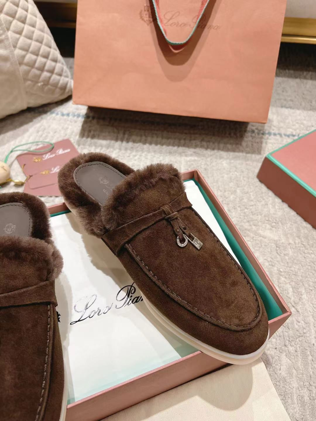 LP Charms Walk Babouche Loafer Bottele Brown  Suede With Rabbit Fur Lining 206245