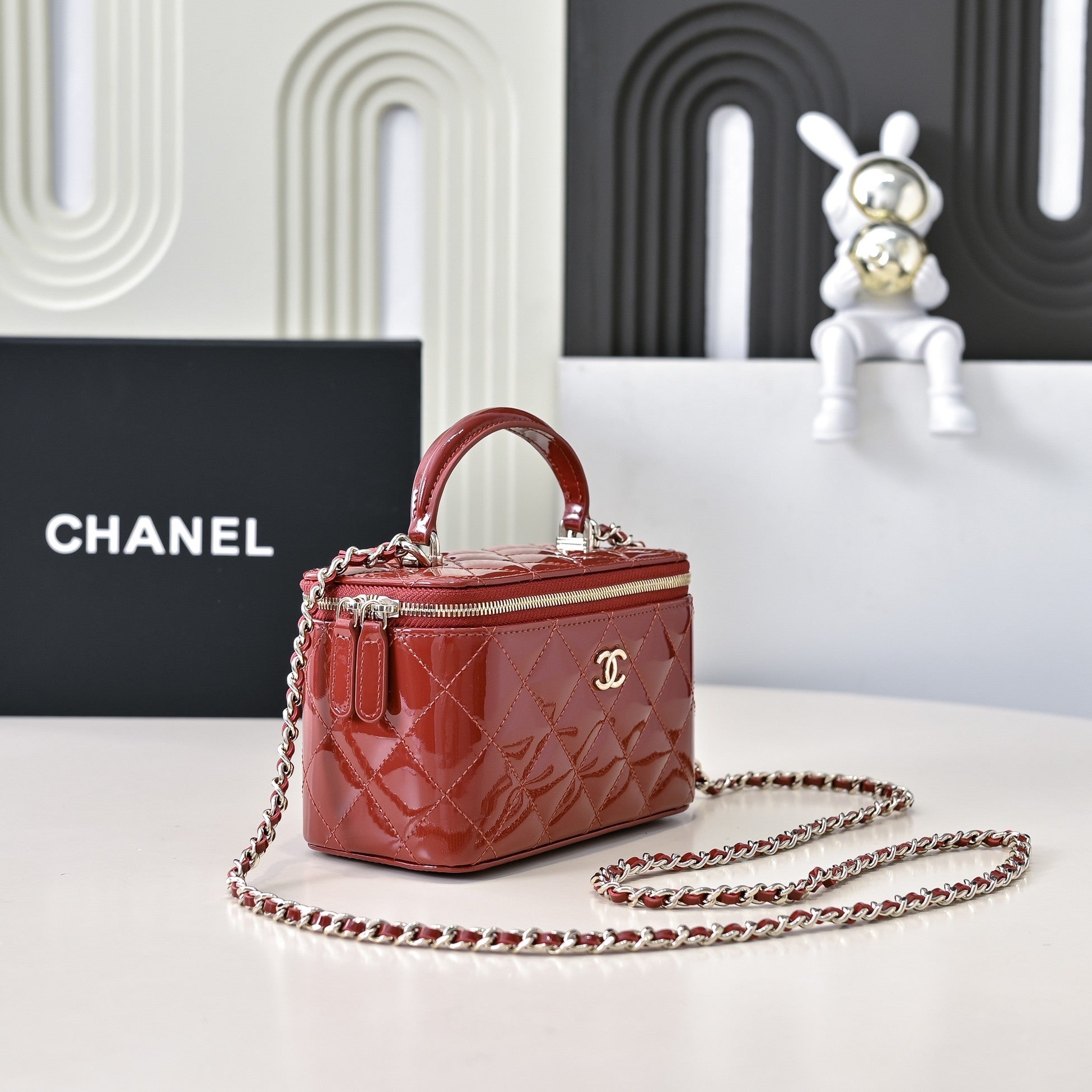 CC 24P Vanity Top Handle 16.5cm Red Patent Calfskin Light Gold Hardware