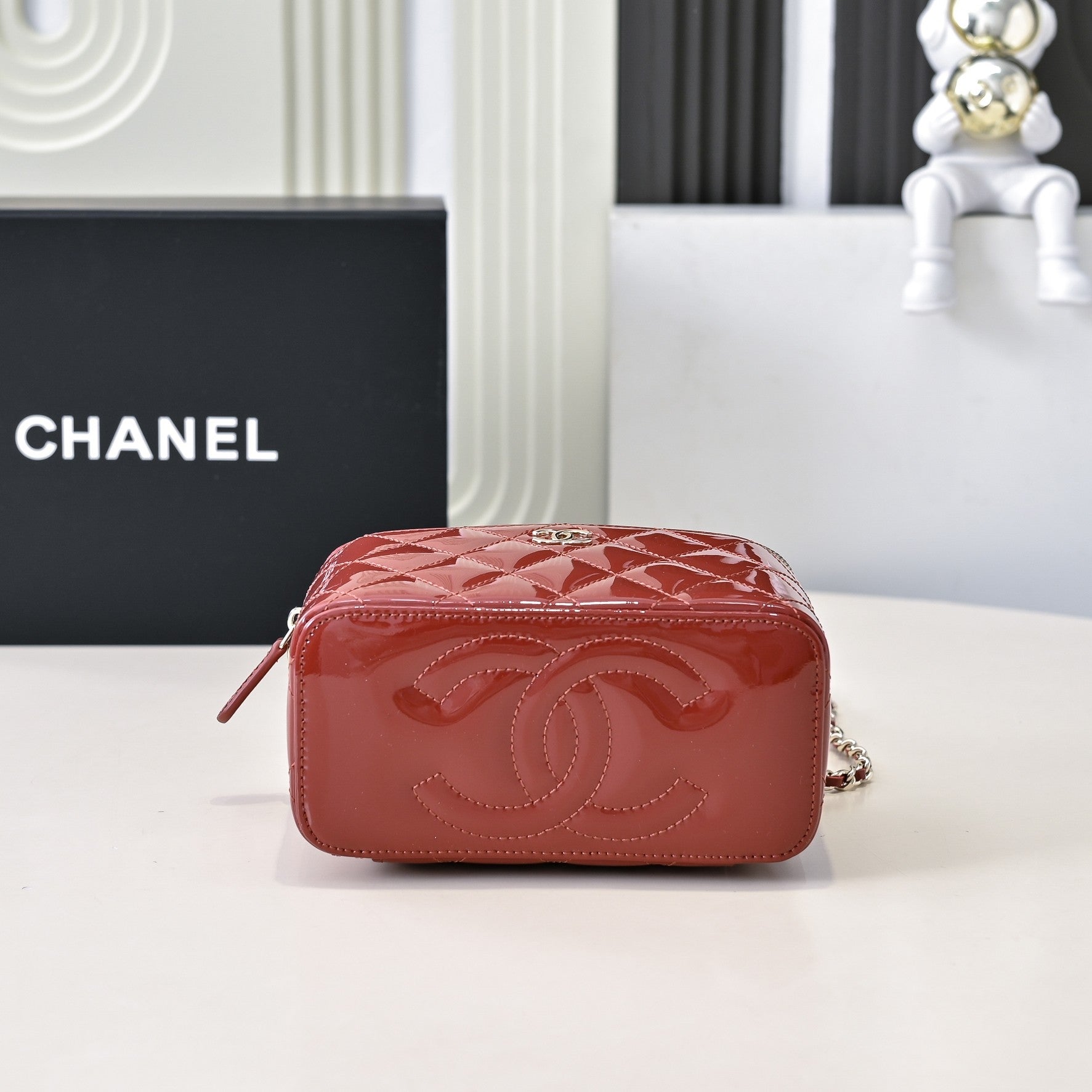 CC 24P Vanity Top Handle 16.5cm Red Patent Calfskin Light Gold Hardware