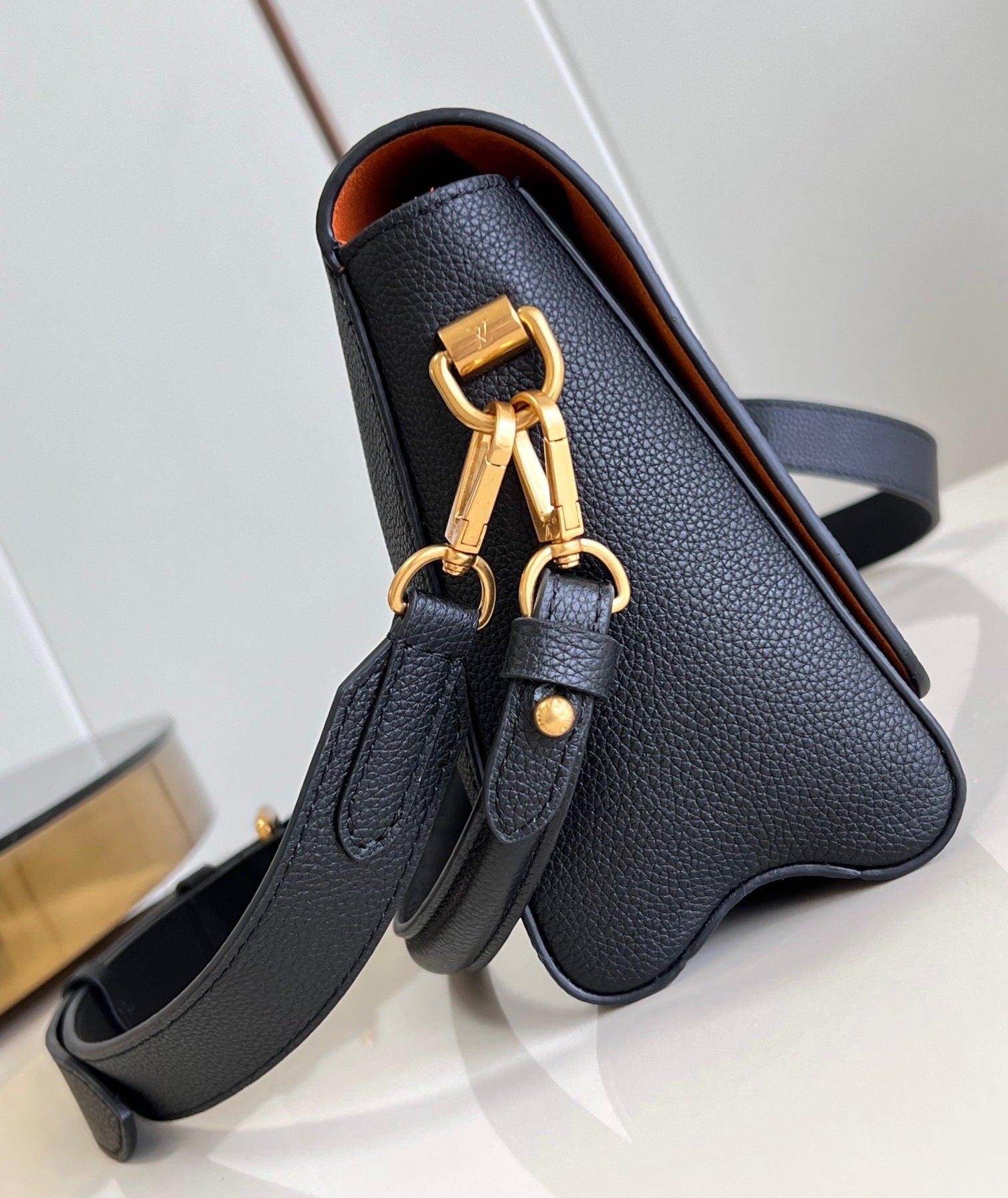 lv soft twist 27cm black calfskin gold hardware