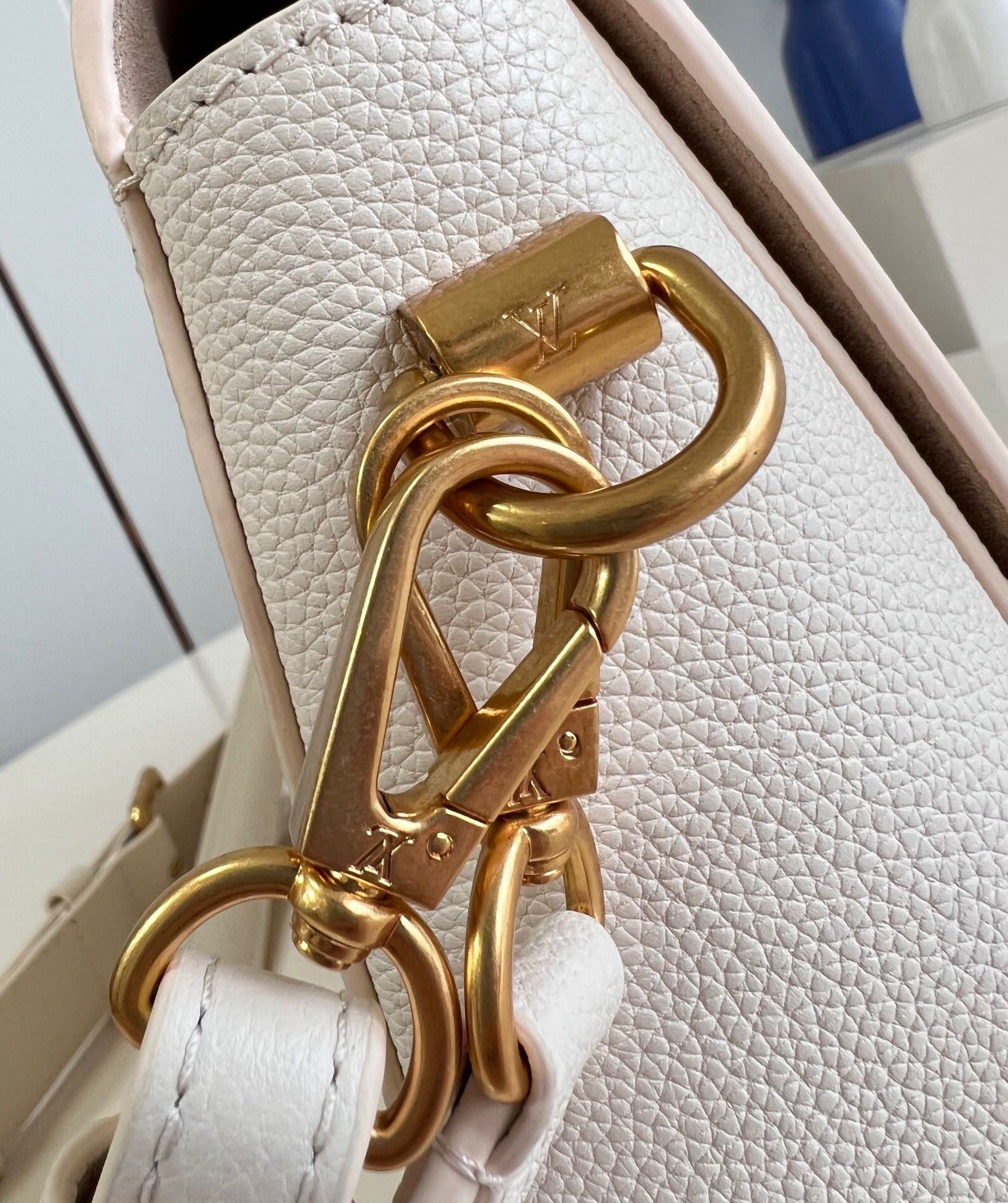 lv soft twist 27cm quartz calfskin gold hardware