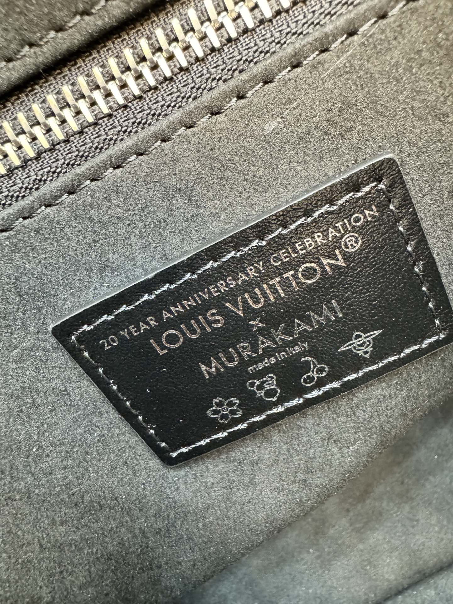 LV CarryAll Vibe LV x TM 39cm Black Sheepskin 206019