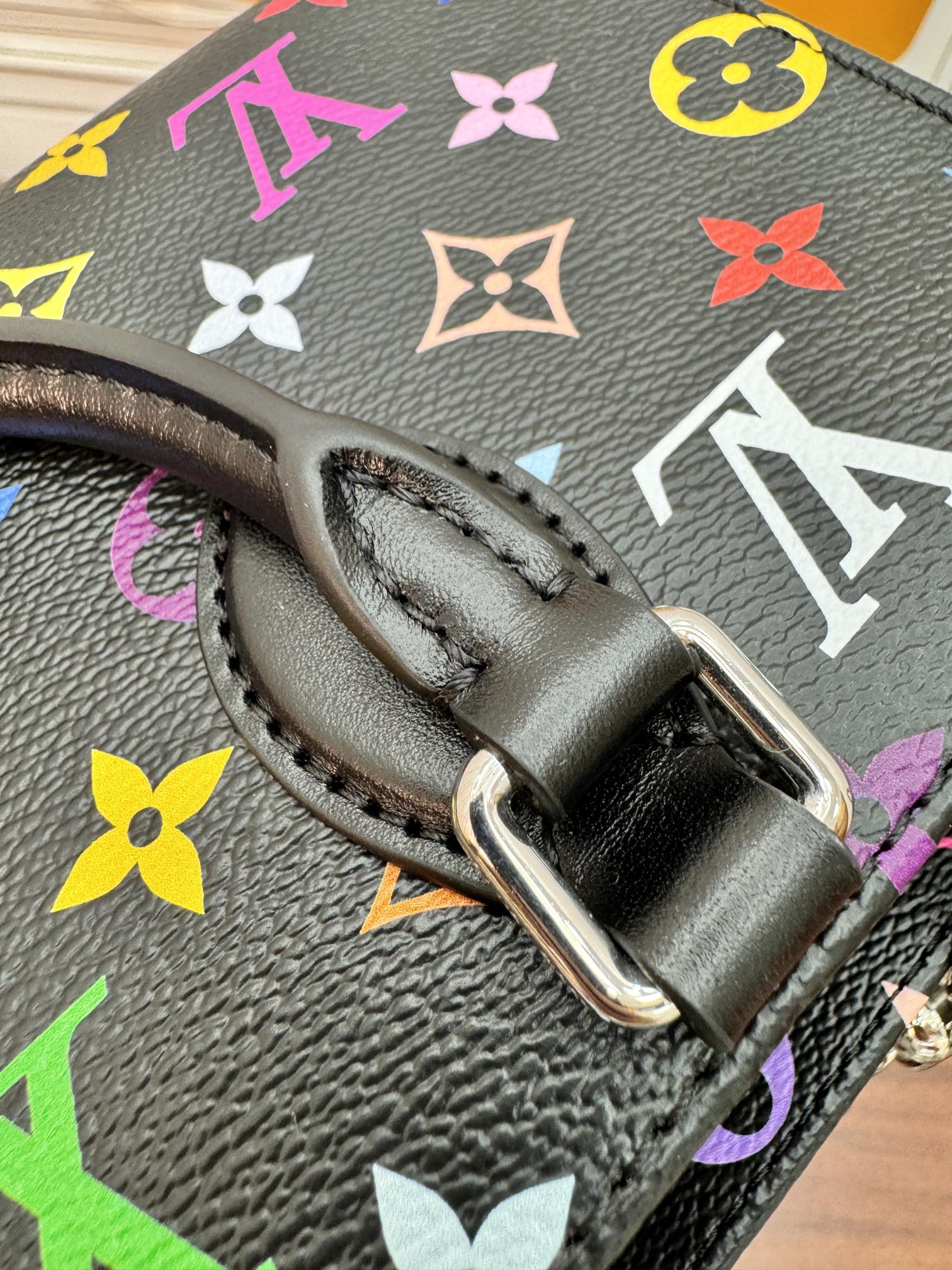 LV OnTheGo East West 25cm Black Multicolore Monogram Canvas 331365