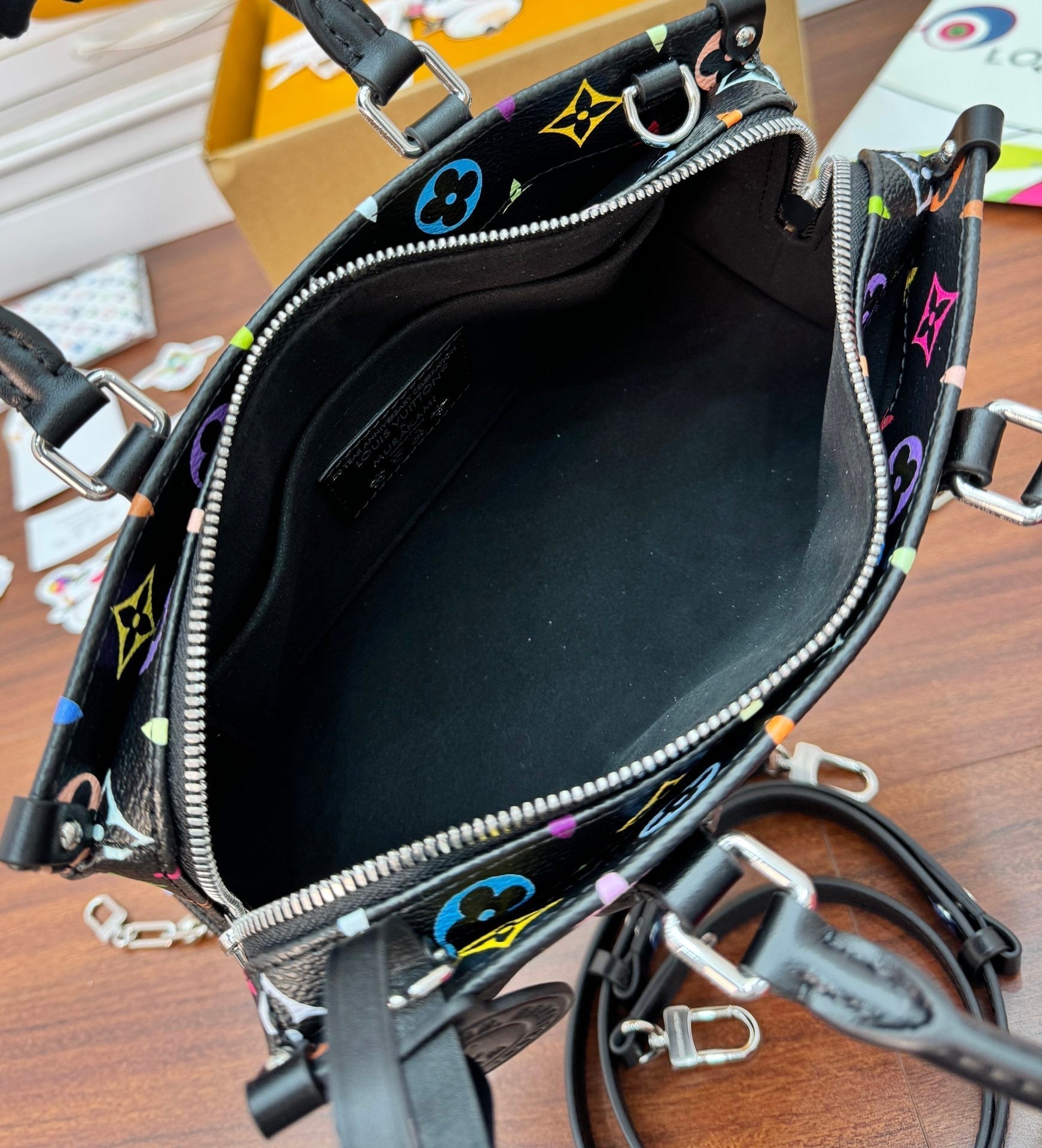 LV OnTheGo East West 25cm Black Multicolore Monogram Canvas 331365