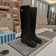 KNEE BOOTS WITH TRIANGLE LOGO IN BLACK SUEDE
