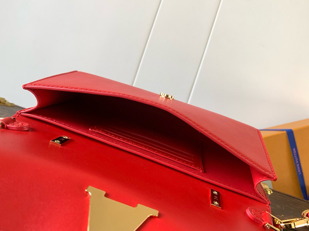 Wallet On Chain Capucines handbag Red Cowhide 250407