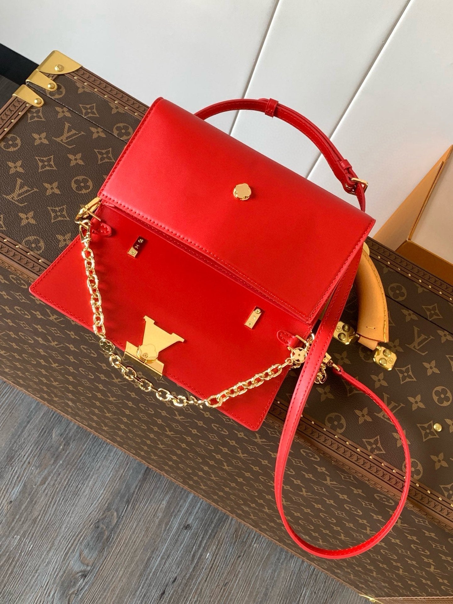 Wallet On Chain Capucines handbag Red Cowhide 250407