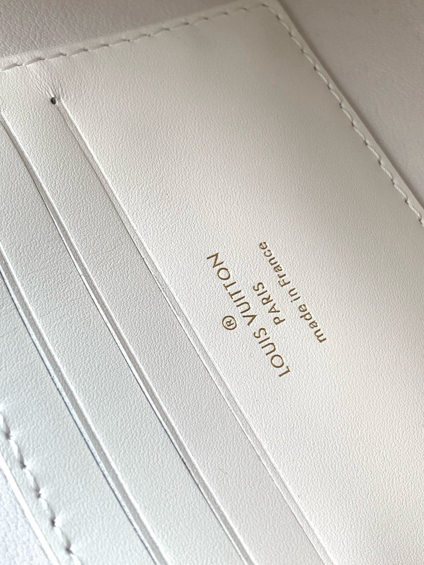 Wallet On Chain Capucines handbag White Cowhide 250408