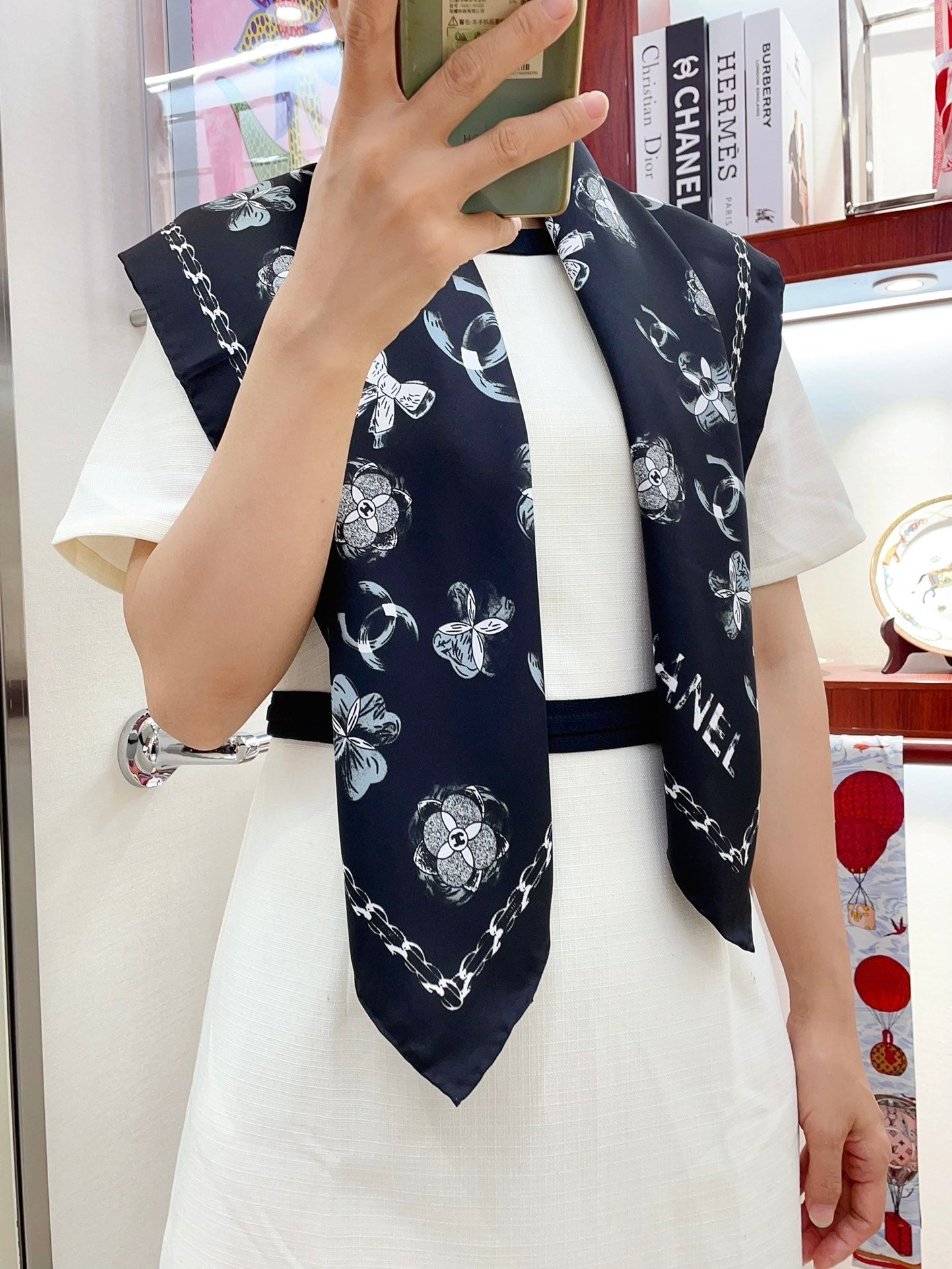 CC Square Scarf 90 CM In Black Mix White Silk Twill 301845