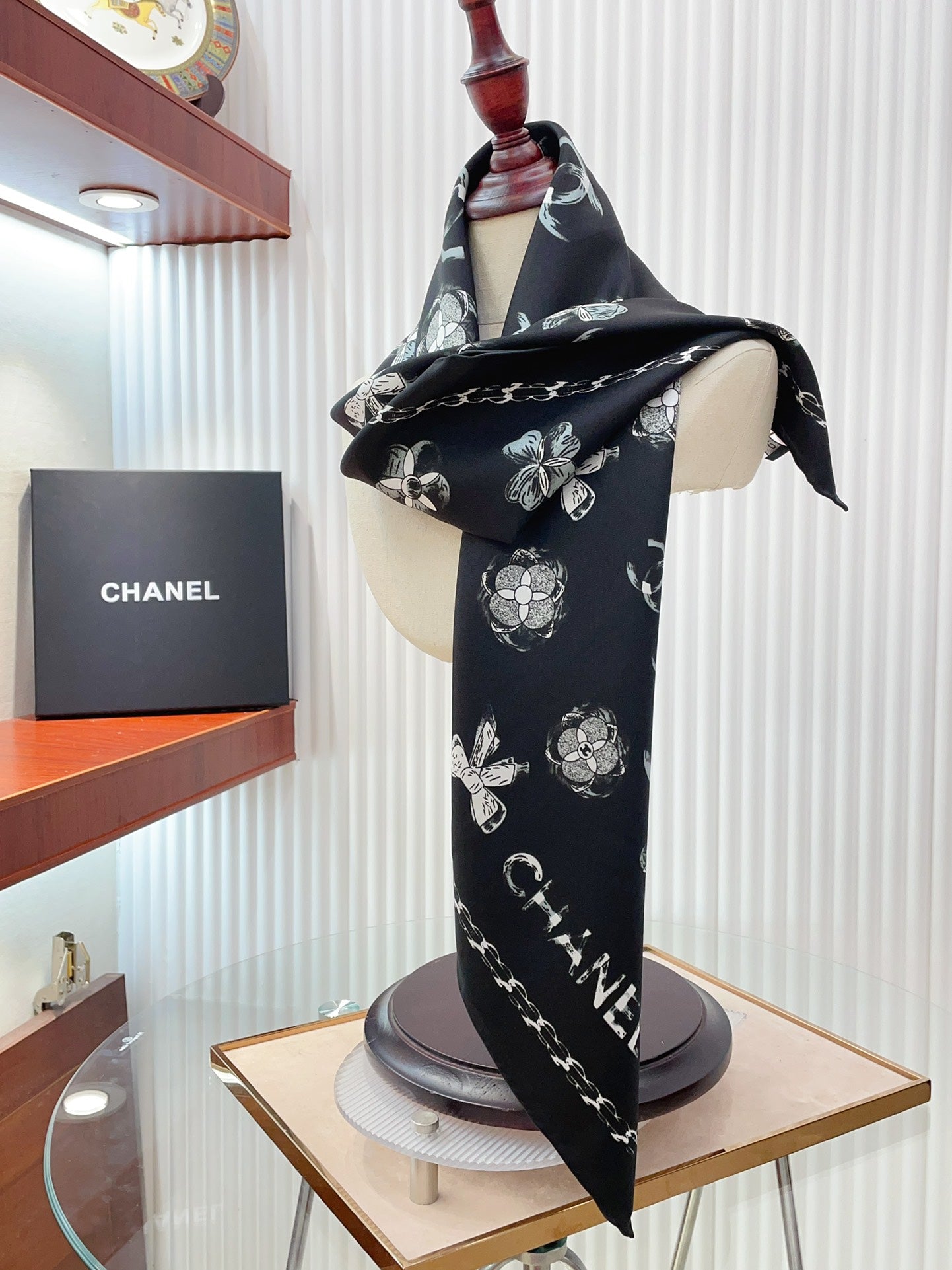 CC Square Scarf 90 CM In Black Mix White Silk Twill 301845