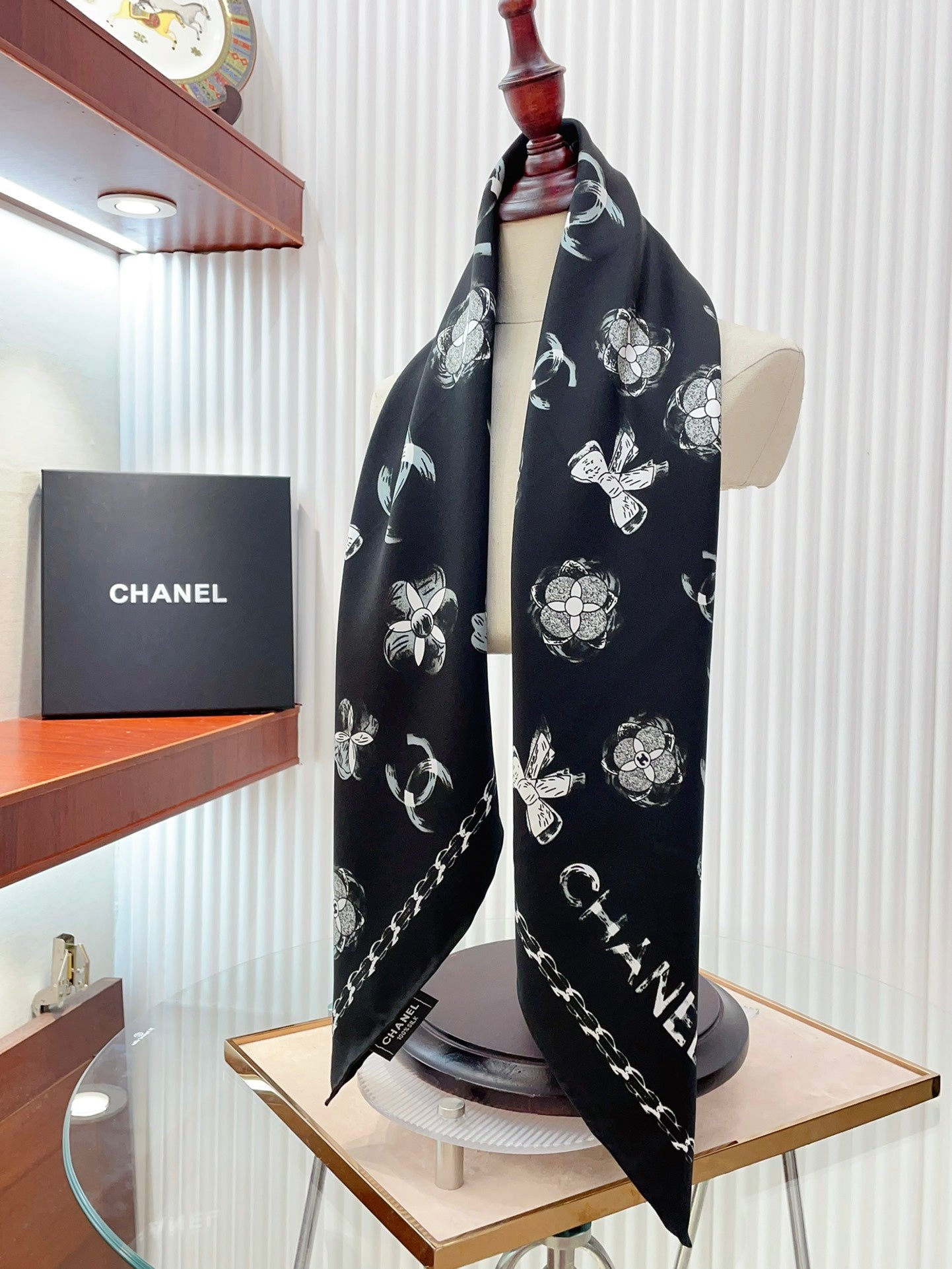 CC Square Scarf 90 CM In Black Mix White Silk Twill 301845