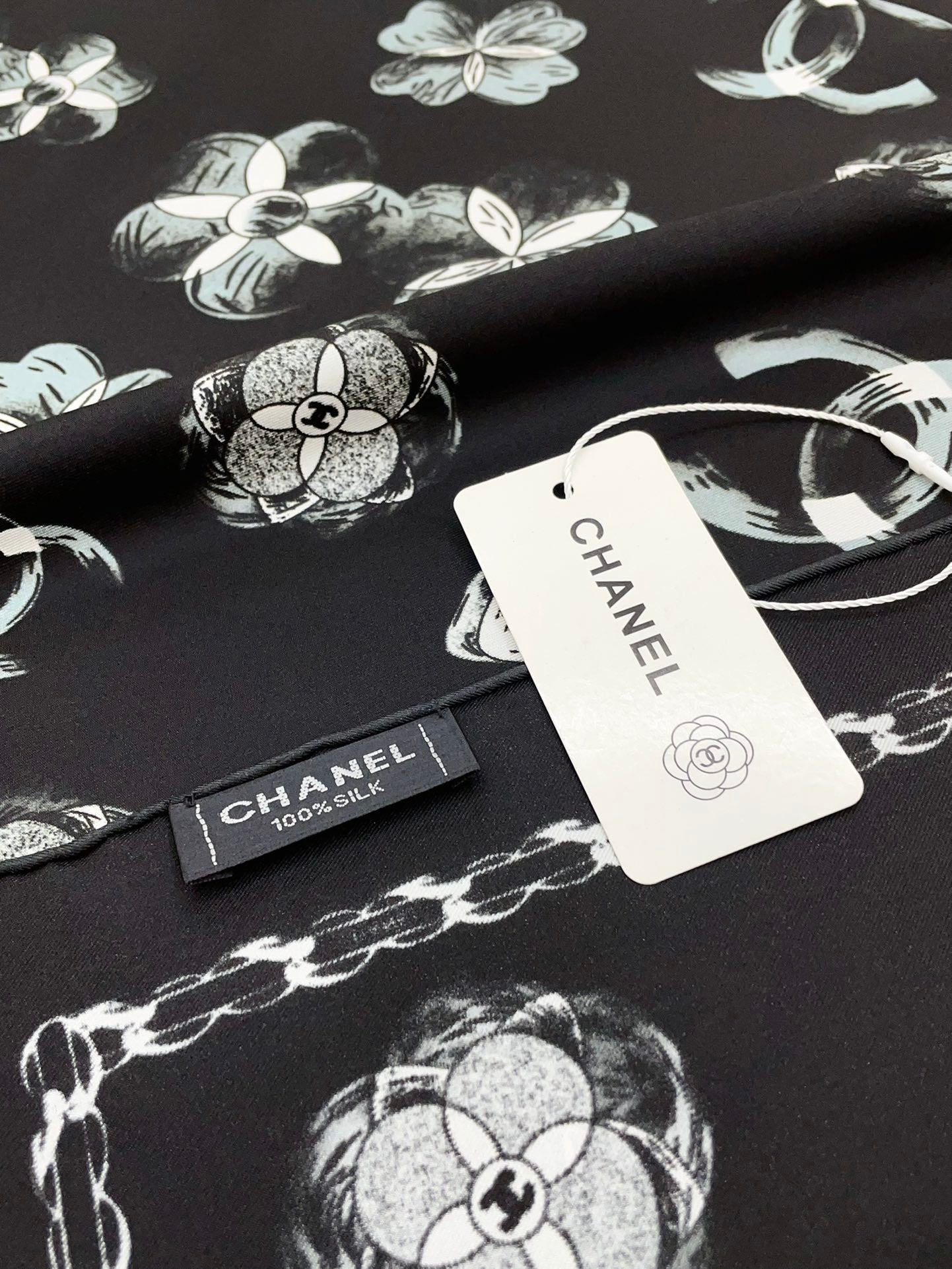 CC Square Scarf 90 CM In Black Mix White Silk Twill 301845