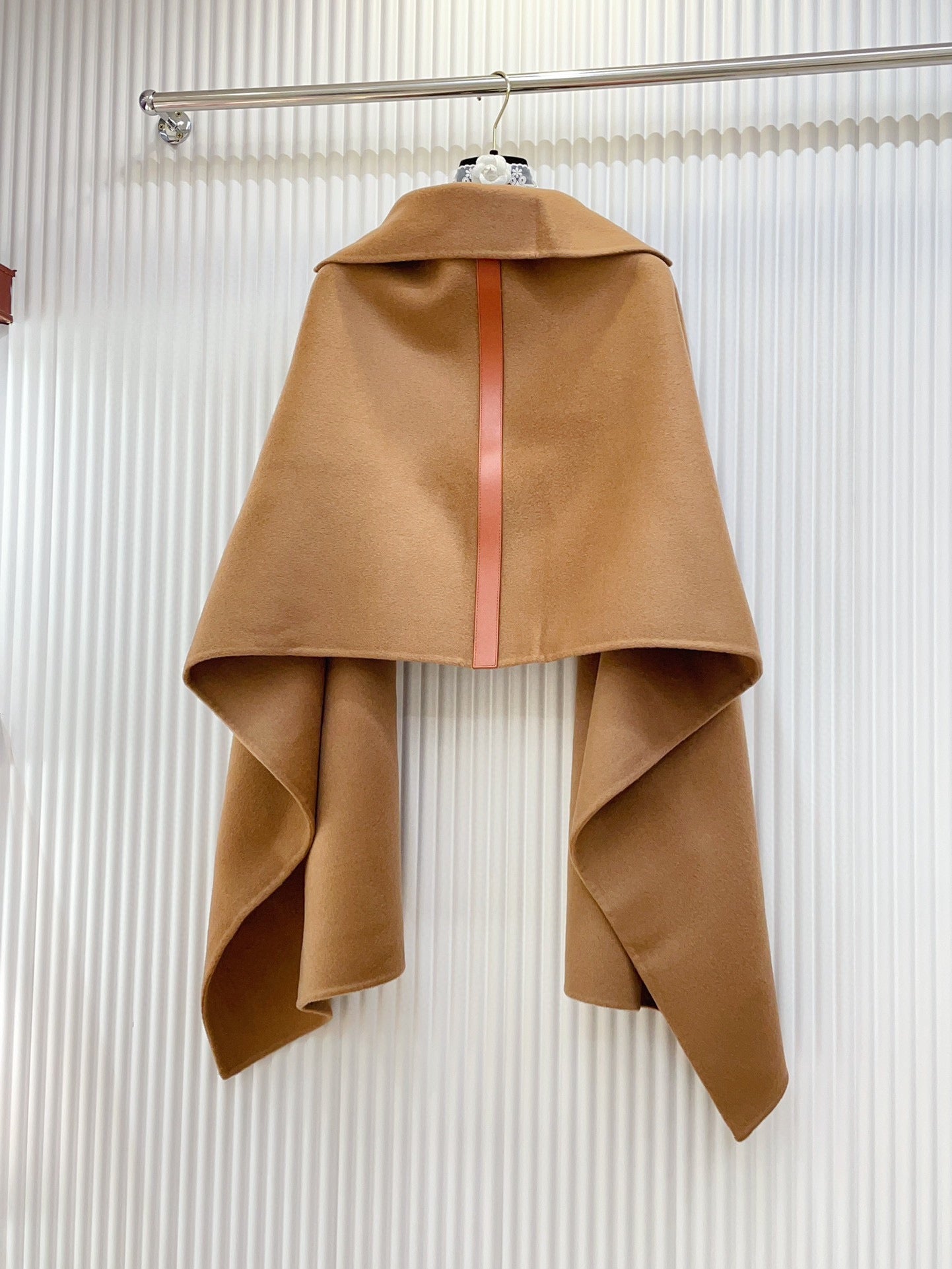 TROMPE L'OEIL STOLE IN CAMEL BROWN CASHMERE