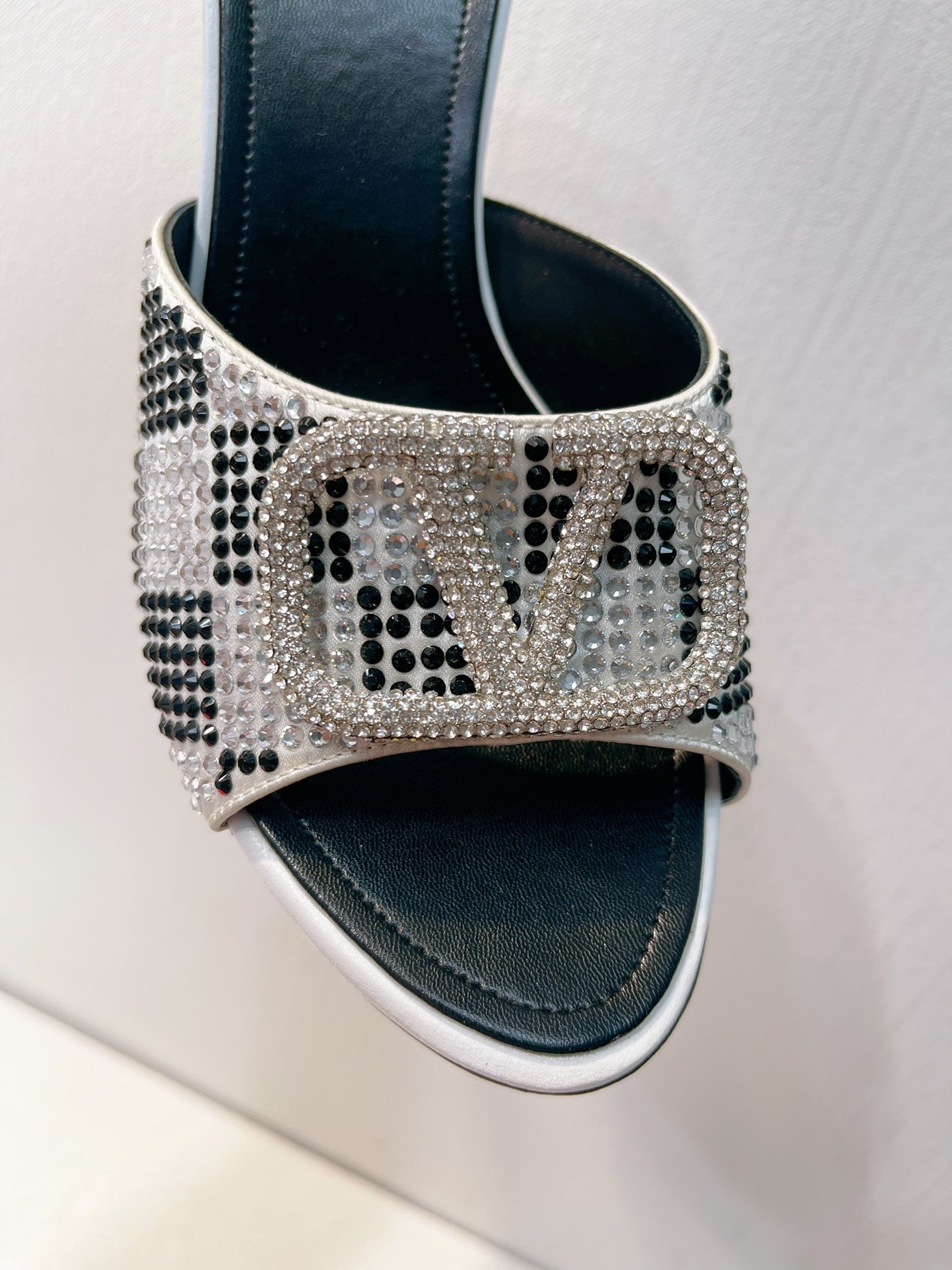 VT High Heeled Sandals Black White Sheepskin 292832