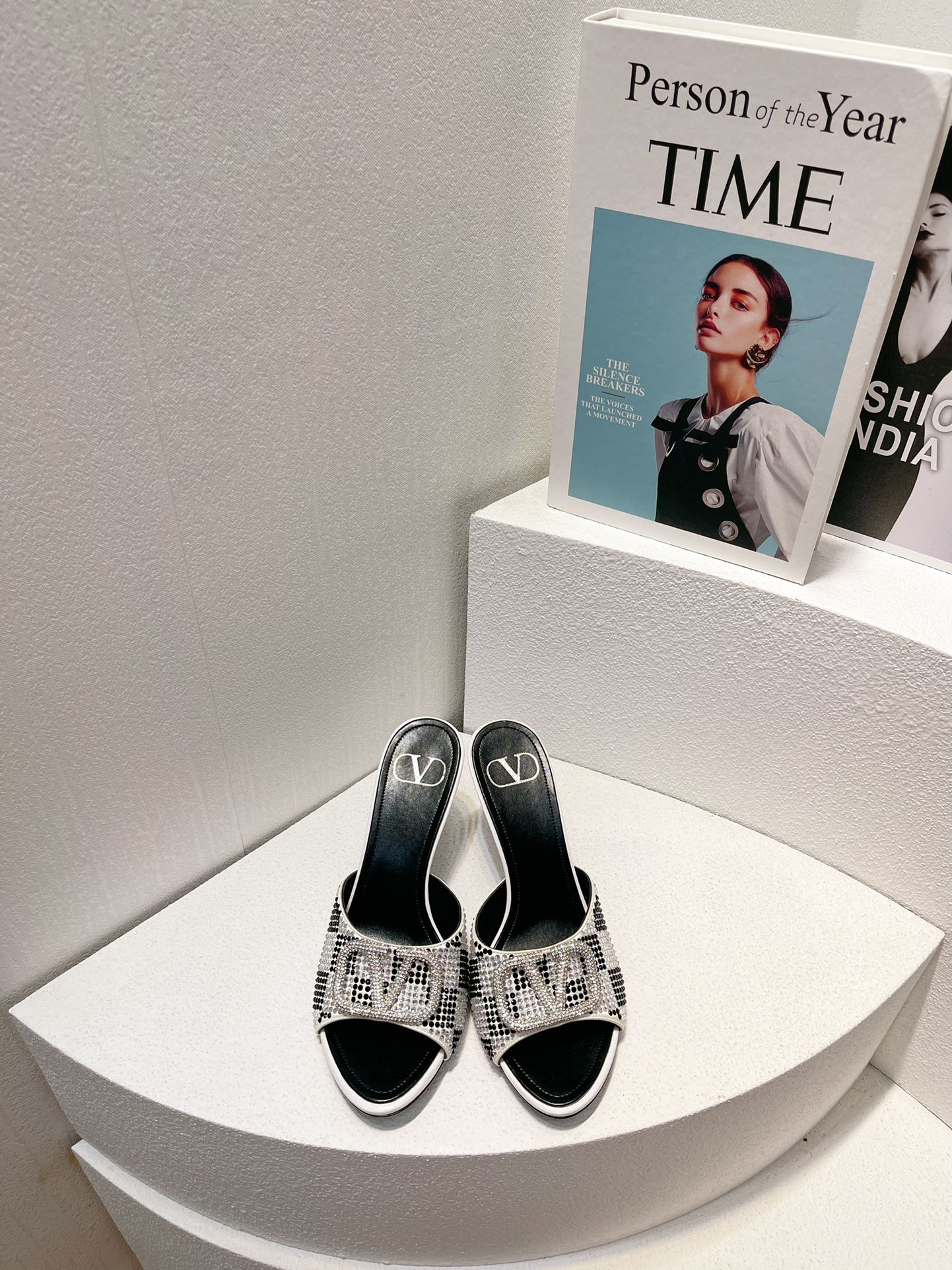 VT High Heeled Sandals Black White Sheepskin 292832