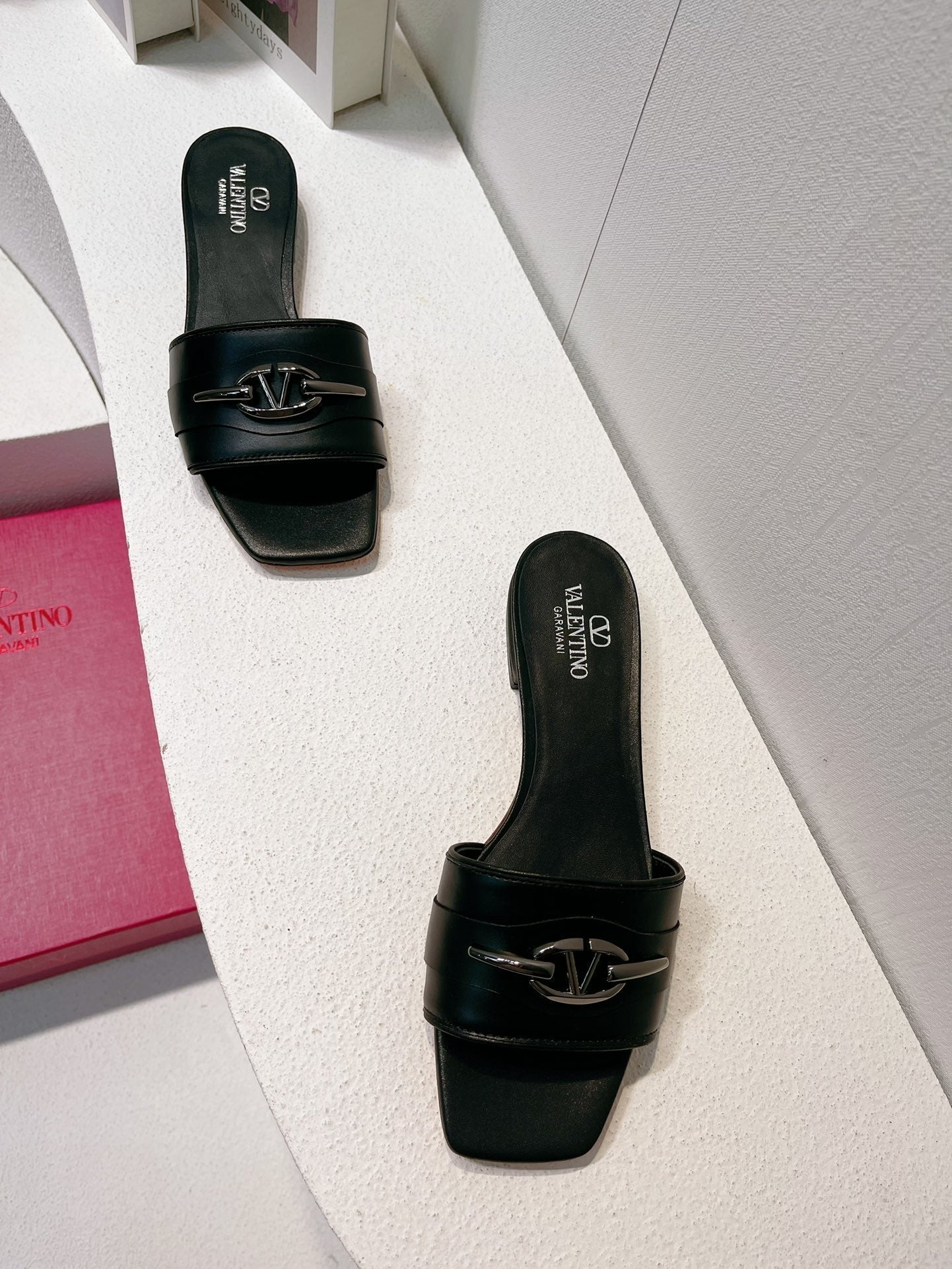 VT Moon Slides in Leather Black Cowhide 292857