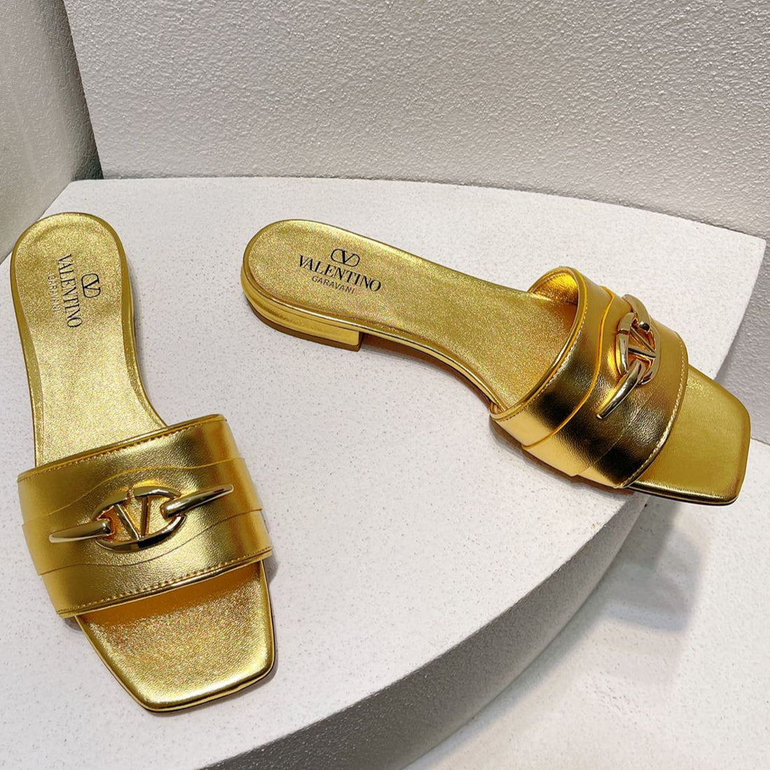 VT Moon Slides in Leather Gold Cowhide 292862