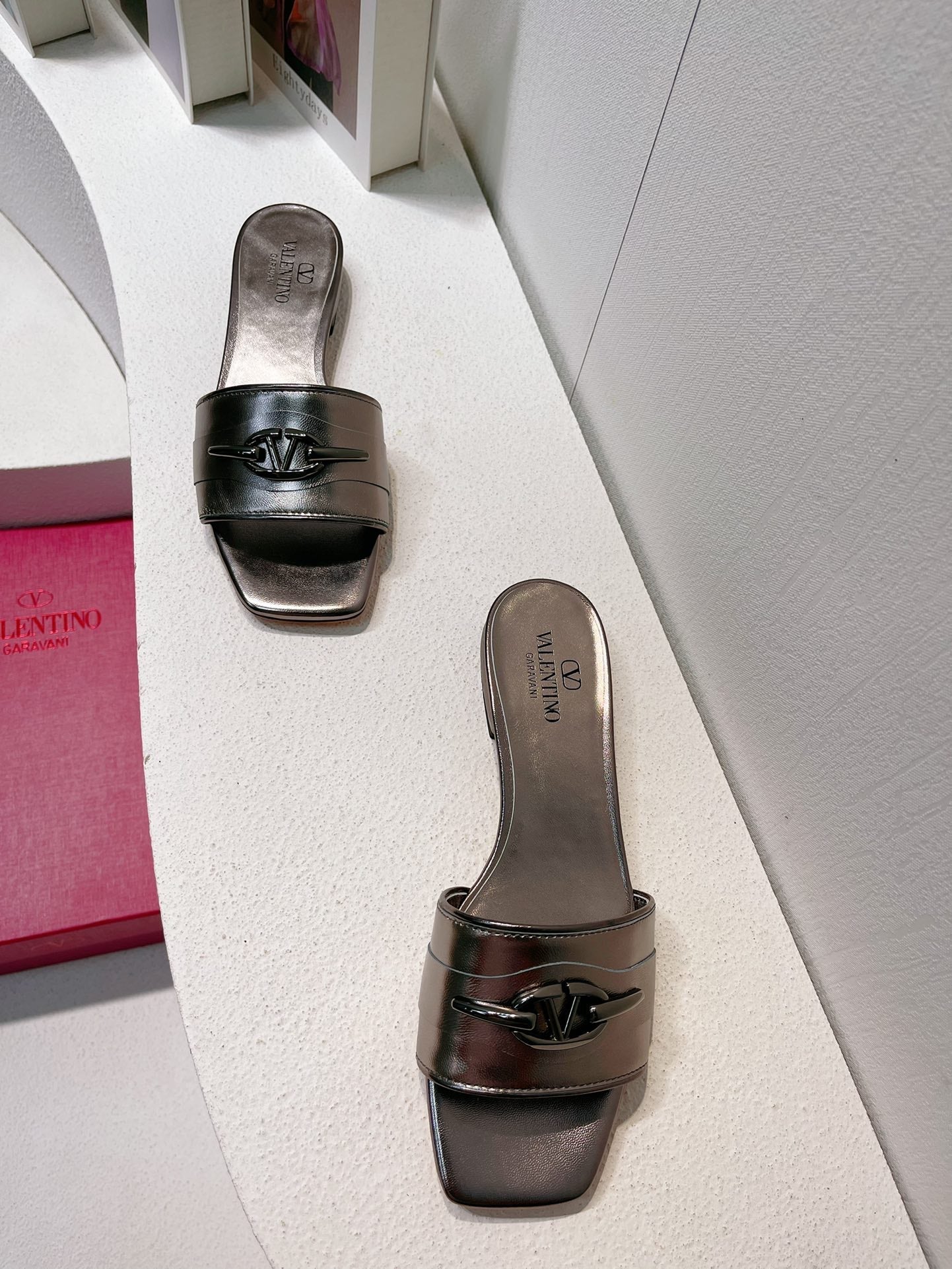 VT Moon Slides in Leather Gray Cowhide 292864