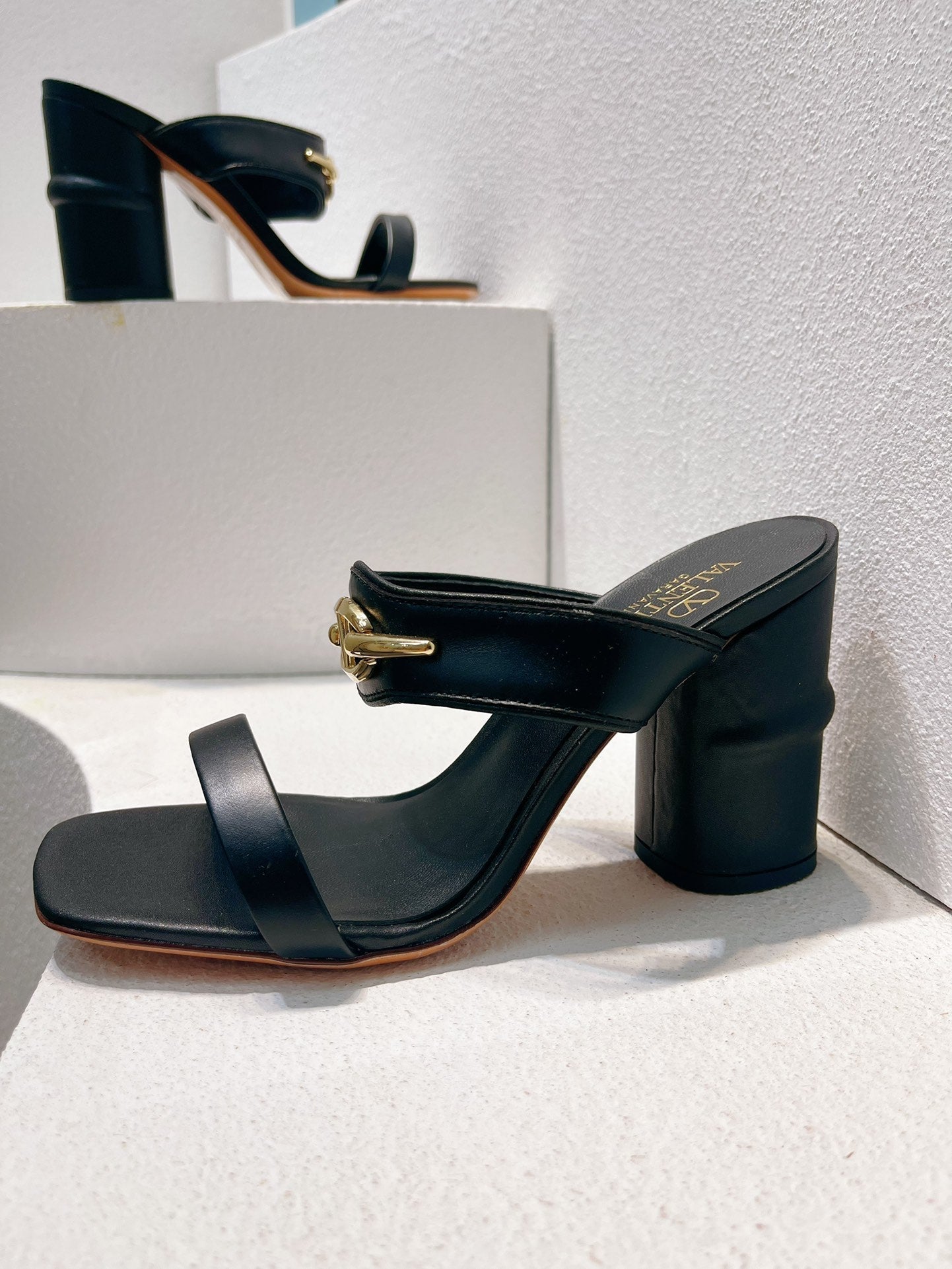 VT Heeled Sandal Black Cowhide 292877